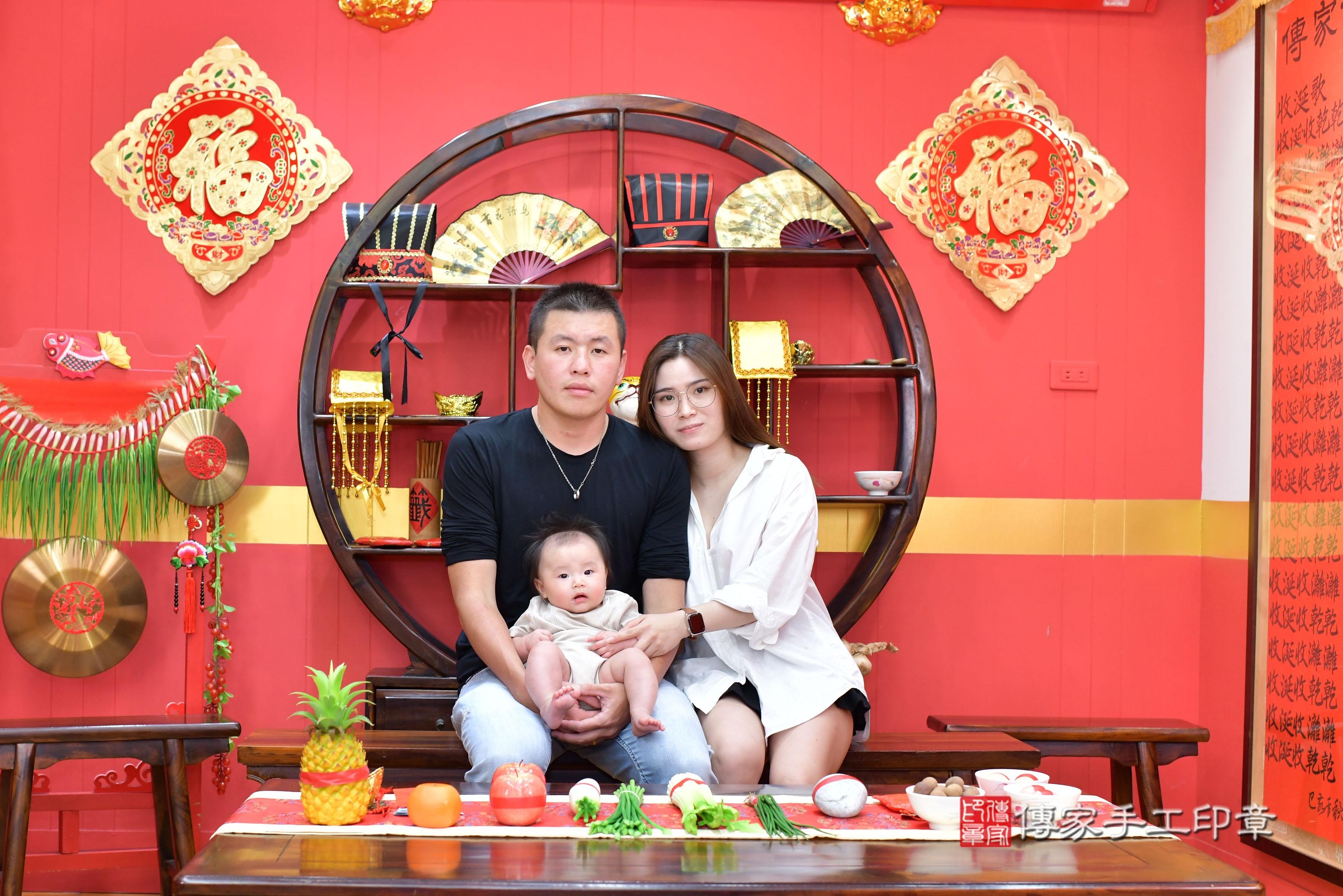 傳家手工印章桃園店、抓周、度脺、美式風會場、傳家嬰兒古禮、吉祥話、抓周道具物品24種、拍照。抓周證書。寶寶抓周、滿周歲、生日快樂、祝福