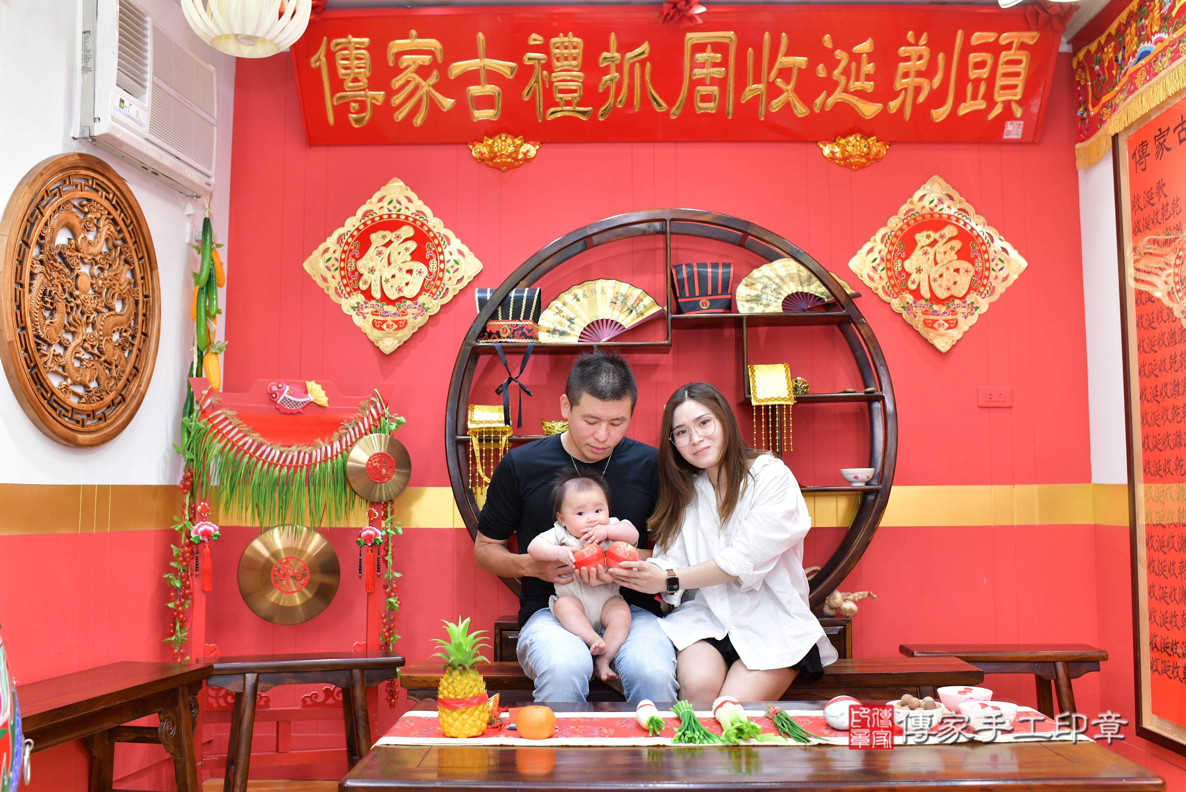 傳家手工印章桃園店、抓周、度脺、美式風會場、傳家嬰兒古禮、吉祥話、抓周道具物品24種、拍照。抓周證書。寶寶抓周、滿周歲、生日快樂、祝福