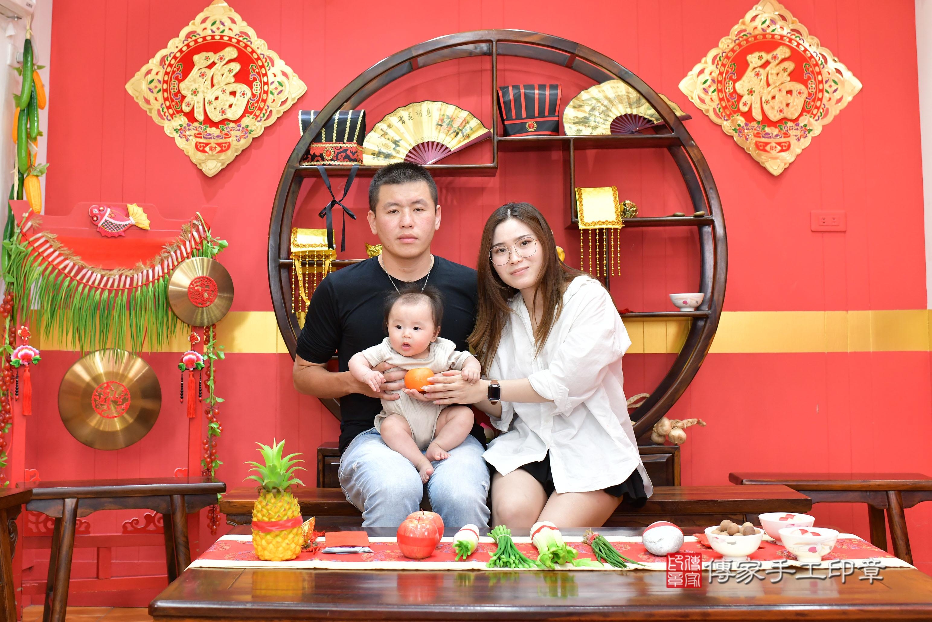 傳家手工印章桃園店、抓周、度脺、美式風會場、傳家嬰兒古禮、吉祥話、抓周道具物品24種、拍照。抓周證書。寶寶抓周、滿周歲、生日快樂、祝福