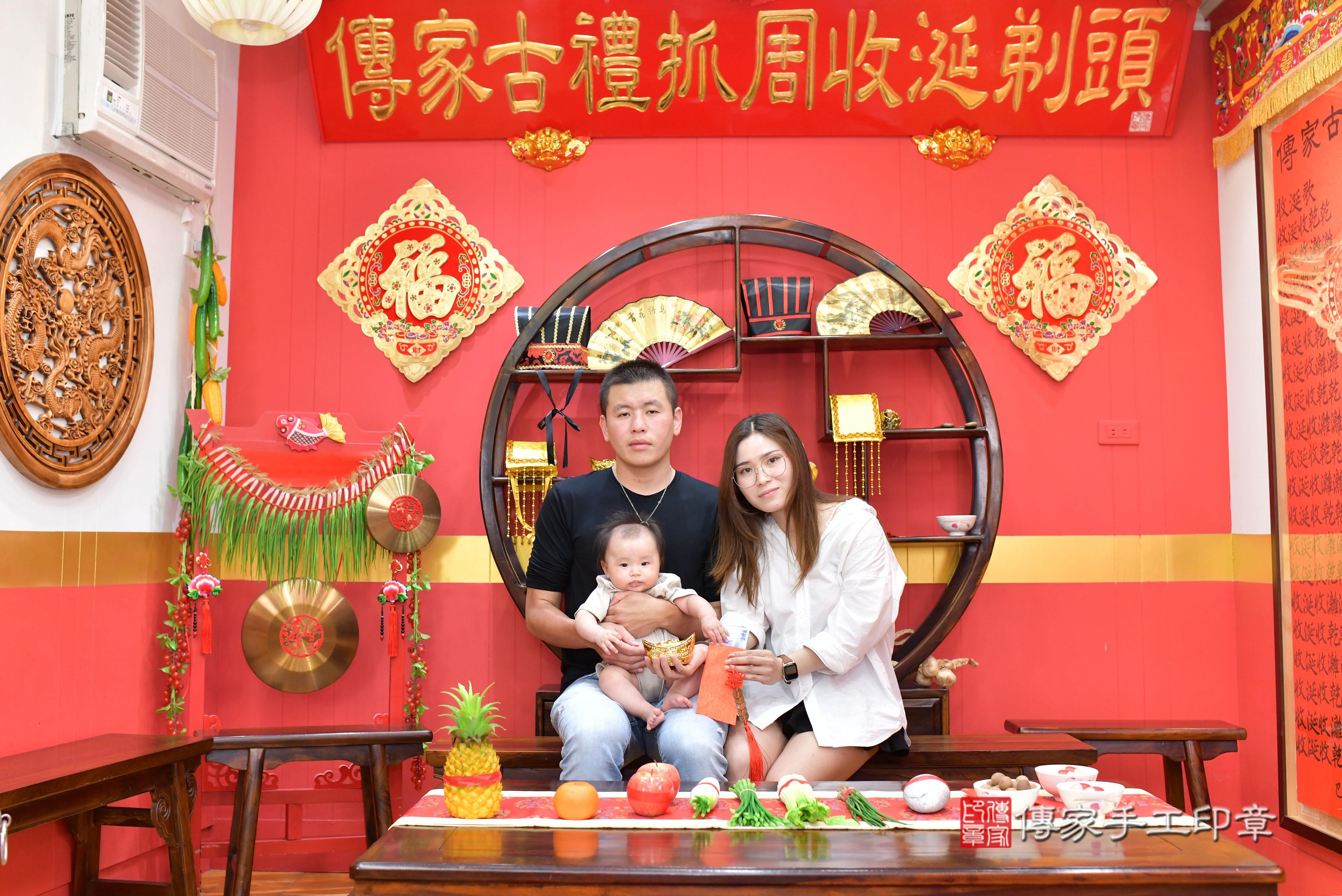 傳家手工印章桃園店、抓周、度脺、美式風會場、傳家嬰兒古禮、吉祥話、抓周道具物品24種、拍照。抓周證書。寶寶抓周、滿周歲、生日快樂、祝福