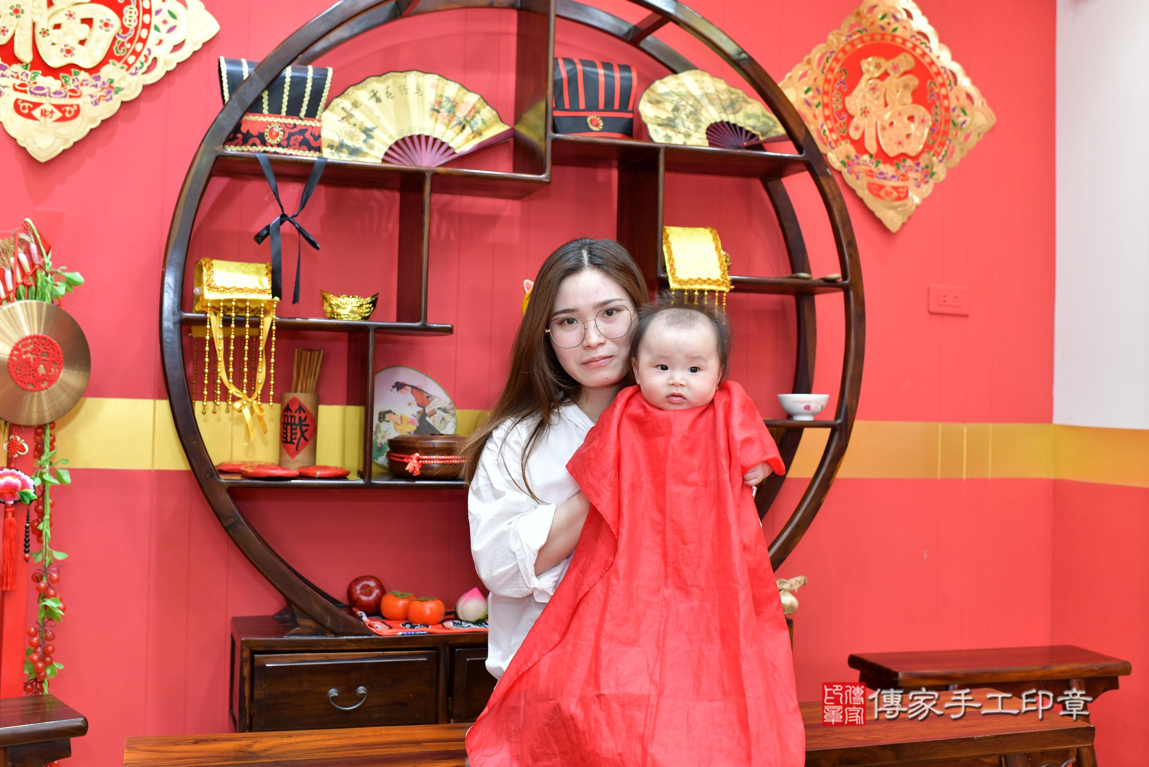 傳家手工印章桃園店、抓周、度脺、美式風會場、傳家嬰兒古禮、吉祥話、抓周道具物品24種、拍照。抓周證書。寶寶抓周、滿周歲、生日快樂、祝福