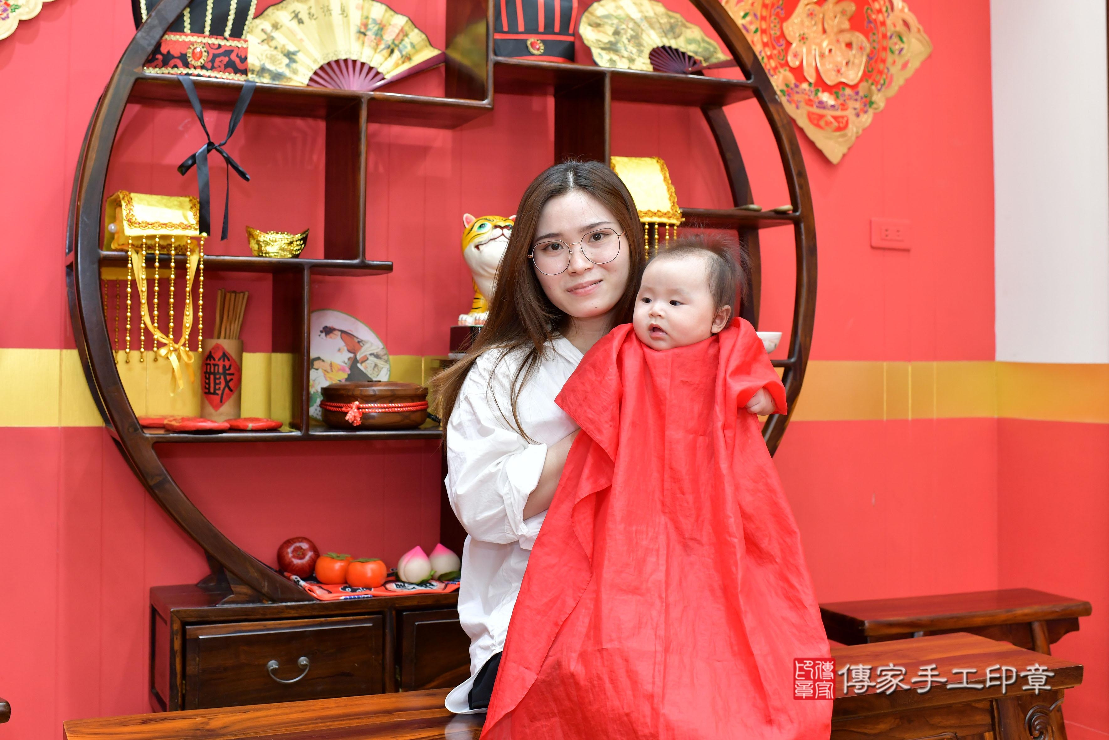 傳家手工印章桃園店、抓周、度脺、美式風會場、傳家嬰兒古禮、吉祥話、抓周道具物品24種、拍照。抓周證書。寶寶抓周、滿周歲、生日快樂、祝福
