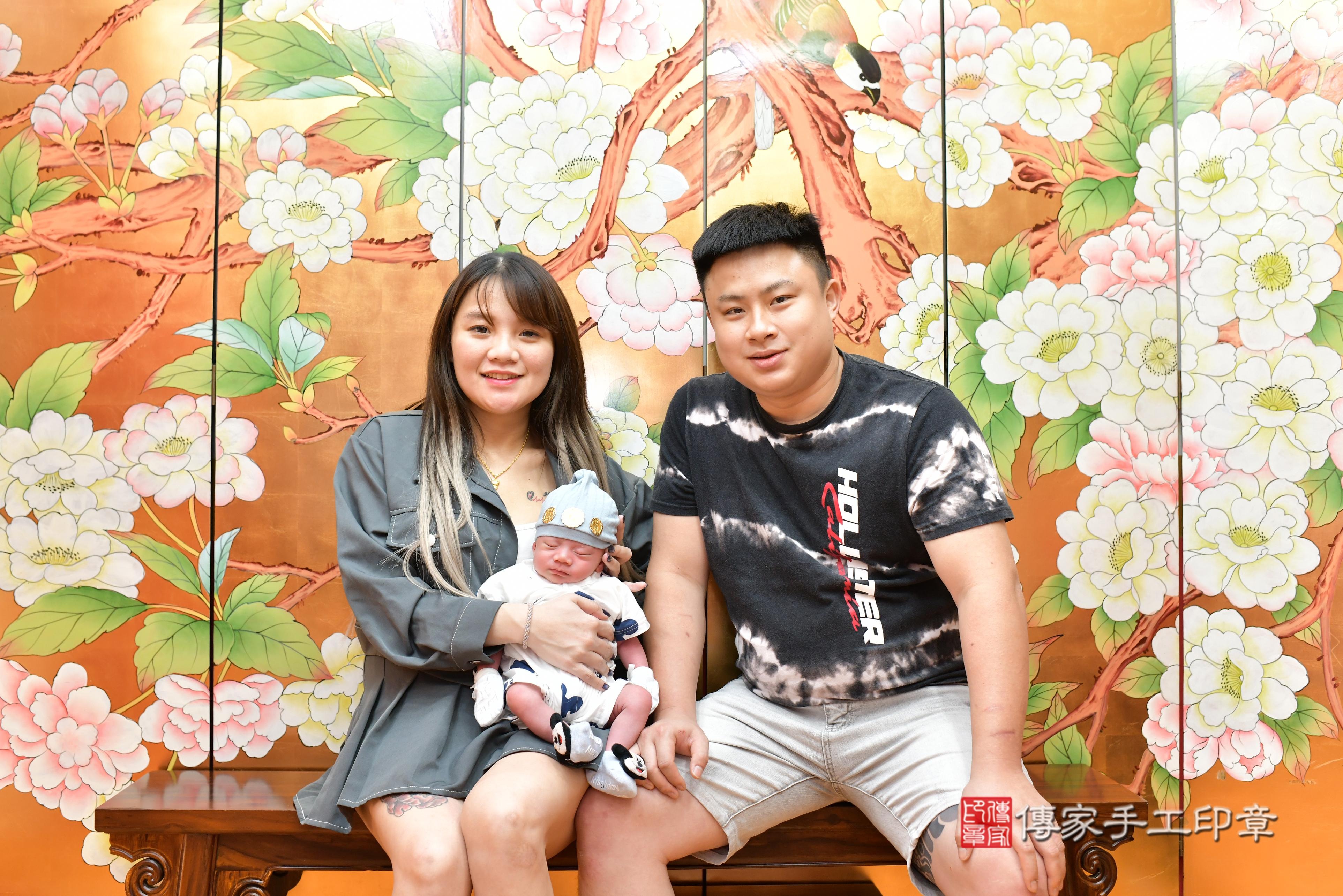 傳家手工印章桃園店、抓周、度脺、美式風會場、傳家嬰兒古禮、吉祥話、抓周道具物品24種、拍照。抓周證書。寶寶抓周、滿周歲、生日快樂、祝福