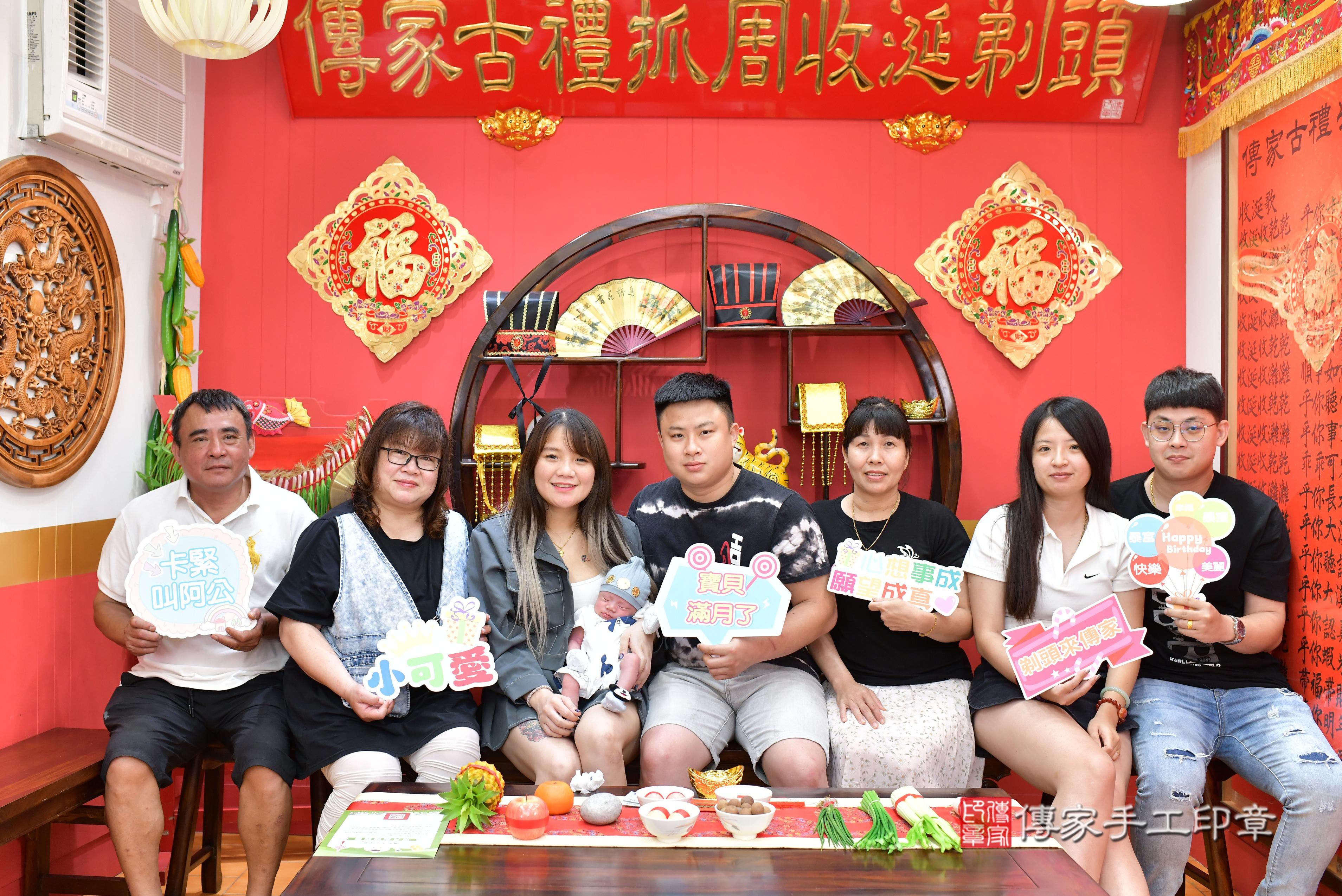 傳家手工印章桃園店、抓周、度脺、美式風會場、傳家嬰兒古禮、吉祥話、抓周道具物品24種、拍照。抓周證書。寶寶抓周、滿周歲、生日快樂、祝福