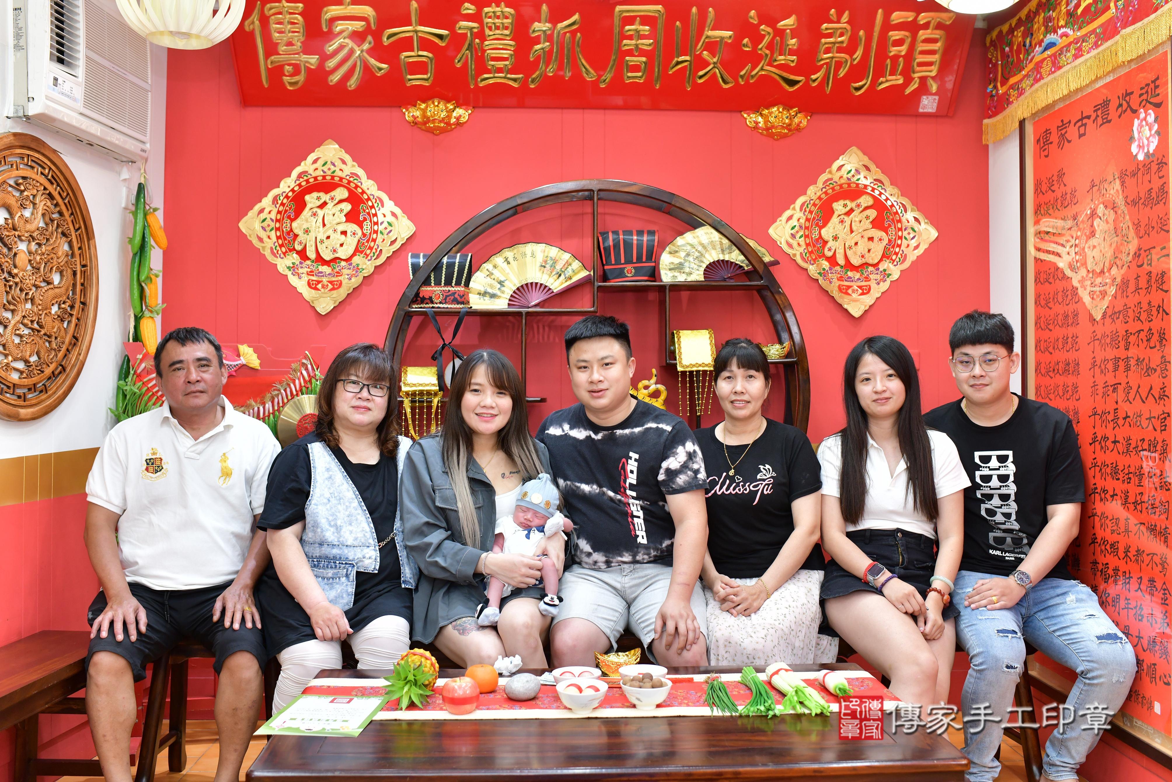 傳家手工印章桃園店、抓周、度脺、美式風會場、傳家嬰兒古禮、吉祥話、抓周道具物品24種、拍照。抓周證書。寶寶抓周、滿周歲、生日快樂、祝福