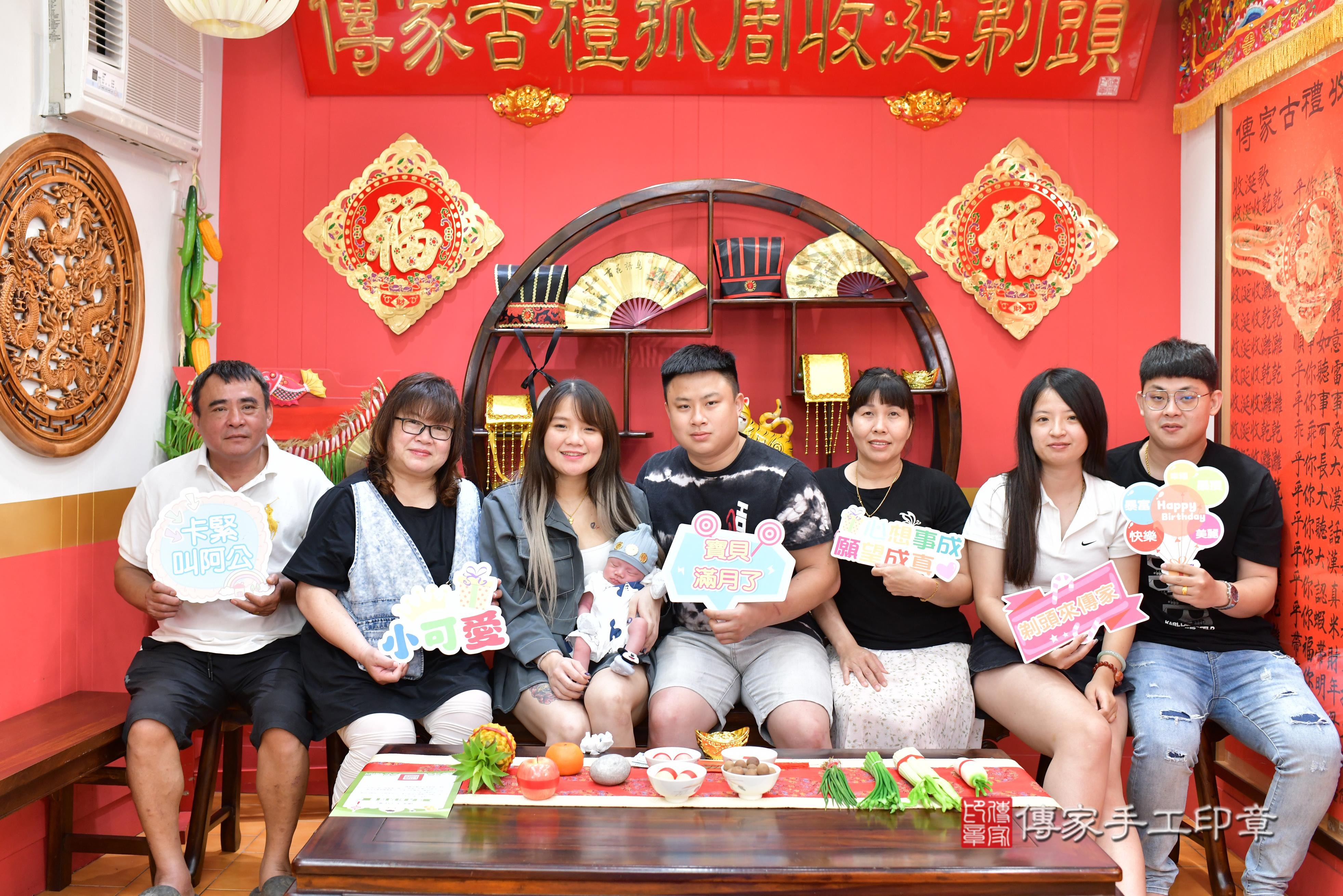 傳家手工印章桃園店、抓周、度脺、美式風會場、傳家嬰兒古禮、吉祥話、抓周道具物品24種、拍照。抓周證書。寶寶抓周、滿周歲、生日快樂、祝福