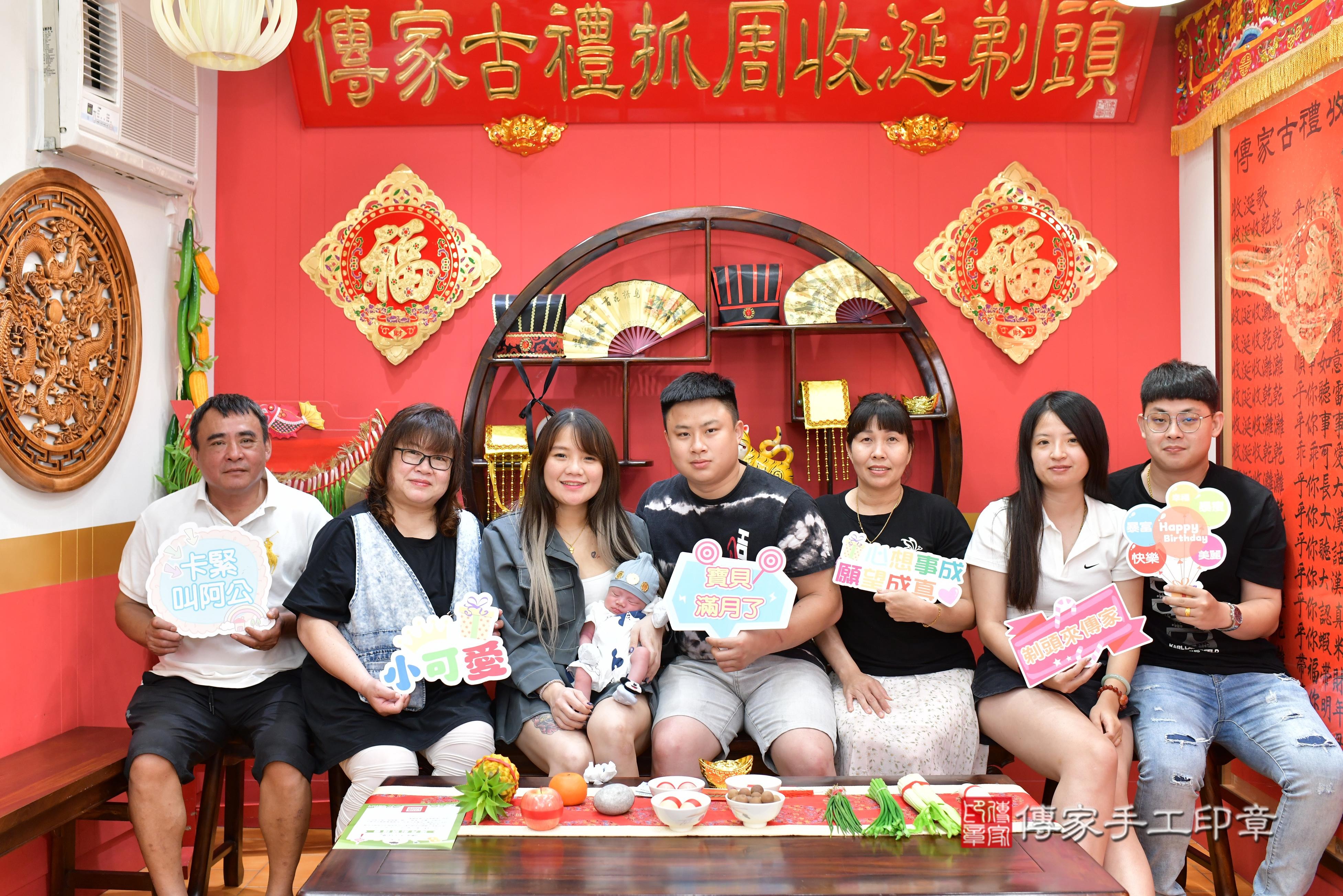 傳家手工印章桃園店、抓周、度脺、美式風會場、傳家嬰兒古禮、吉祥話、抓周道具物品24種、拍照。抓周證書。寶寶抓周、滿周歲、生日快樂、祝福