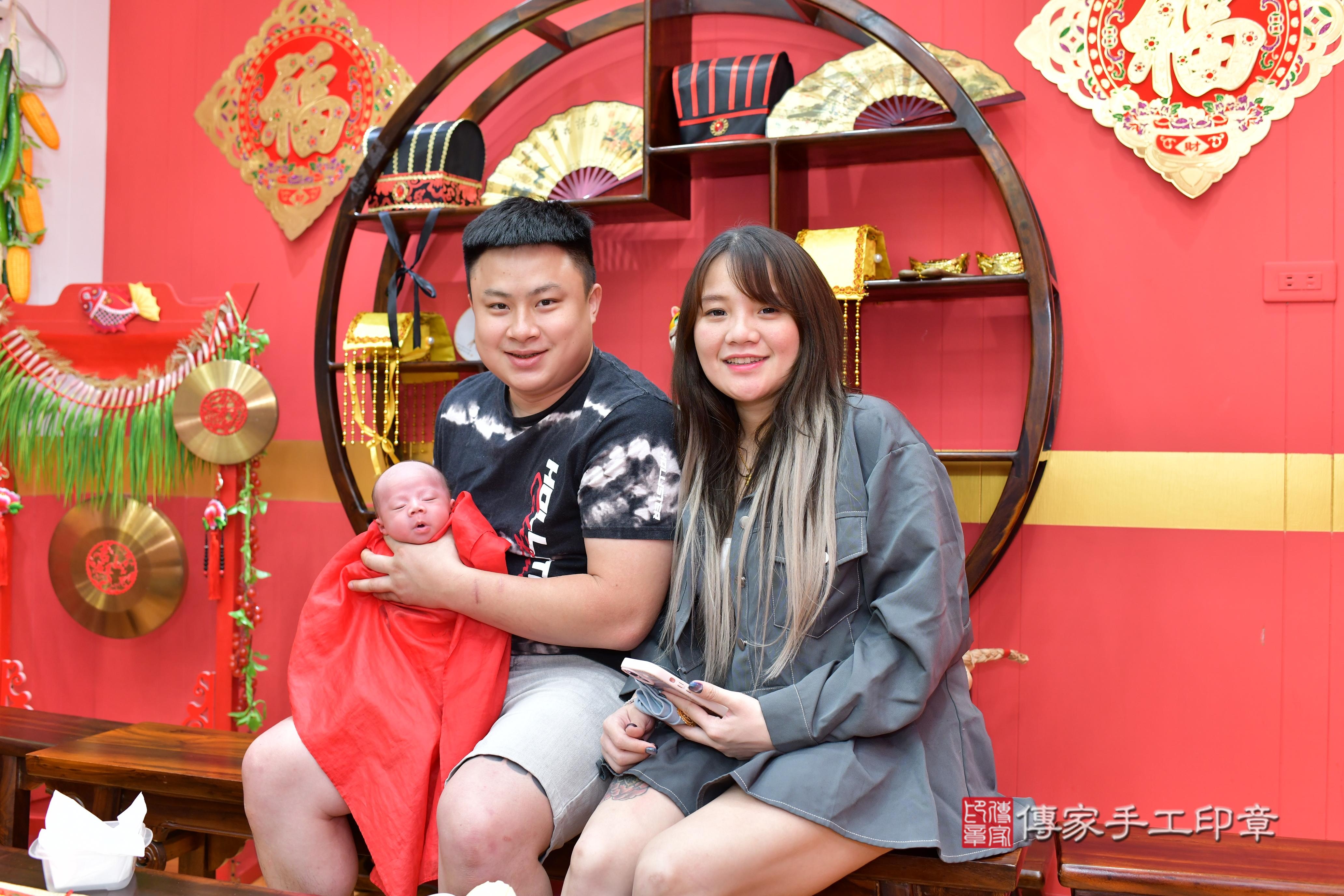 傳家手工印章桃園店、抓周、度脺、美式風會場、傳家嬰兒古禮、吉祥話、抓周道具物品24種、拍照。抓周證書。寶寶抓周、滿周歲、生日快樂、祝福