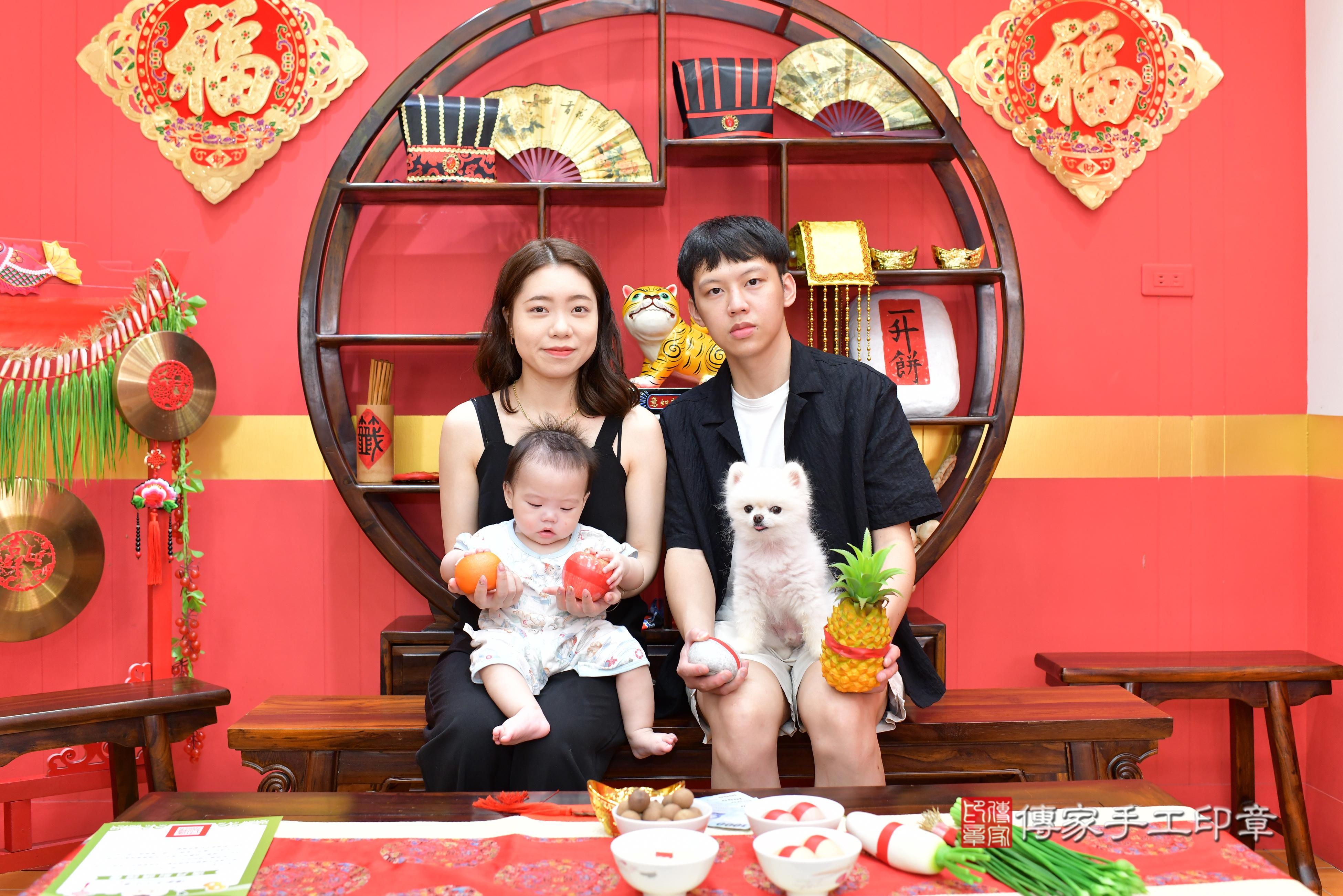 傳家手工印章桃園店、抓周、度脺、美式風會場、傳家嬰兒古禮、吉祥話、抓周道具物品24種、拍照。抓周證書。寶寶抓周、滿周歲、生日快樂、祝福