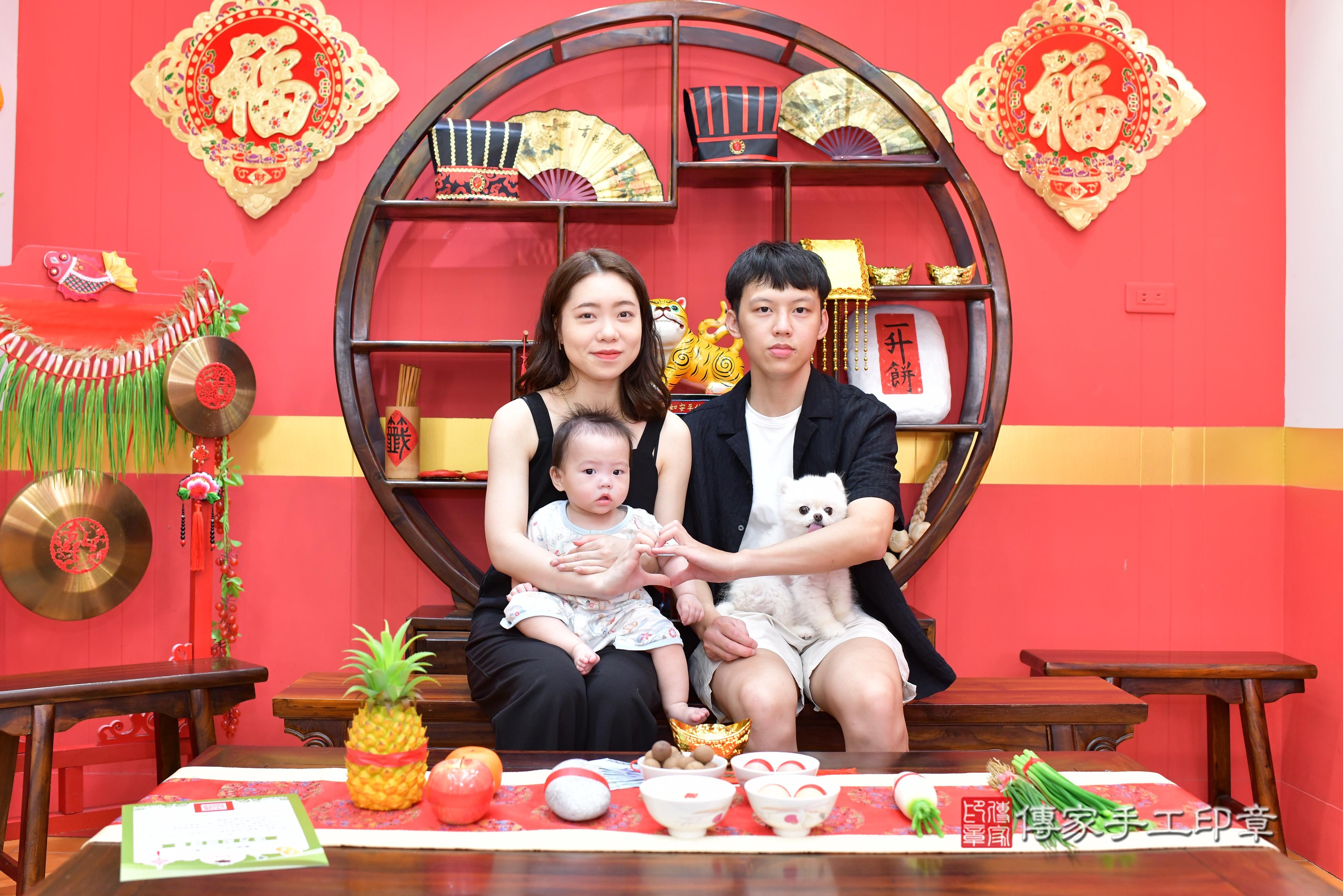 傳家手工印章桃園店、抓周、度脺、美式風會場、傳家嬰兒古禮、吉祥話、抓周道具物品24種、拍照。抓周證書。寶寶抓周、滿周歲、生日快樂、祝福
