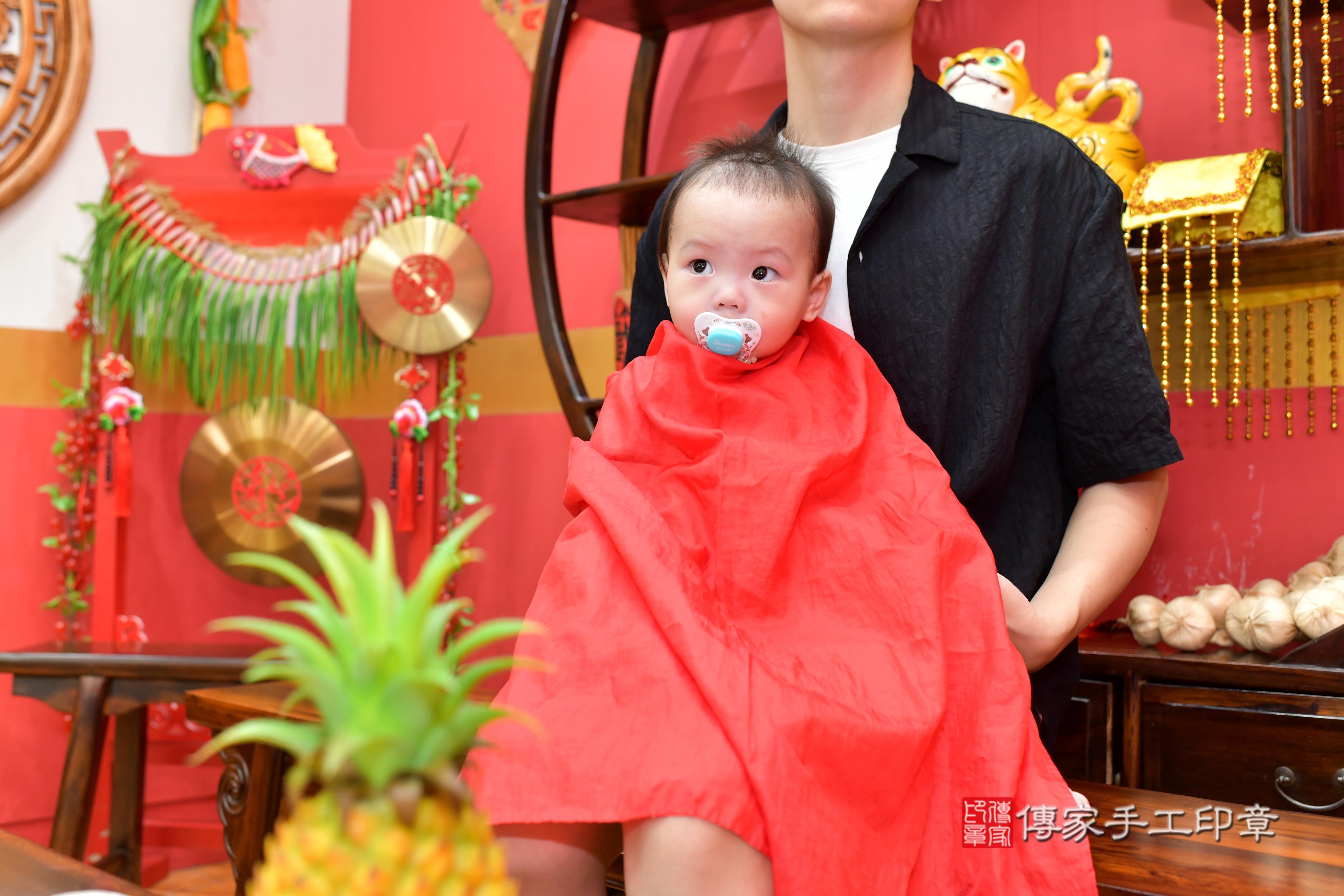傳家手工印章桃園店、抓周、度脺、美式風會場、傳家嬰兒古禮、吉祥話、抓周道具物品24種、拍照。抓周證書。寶寶抓周、滿周歲、生日快樂、祝福