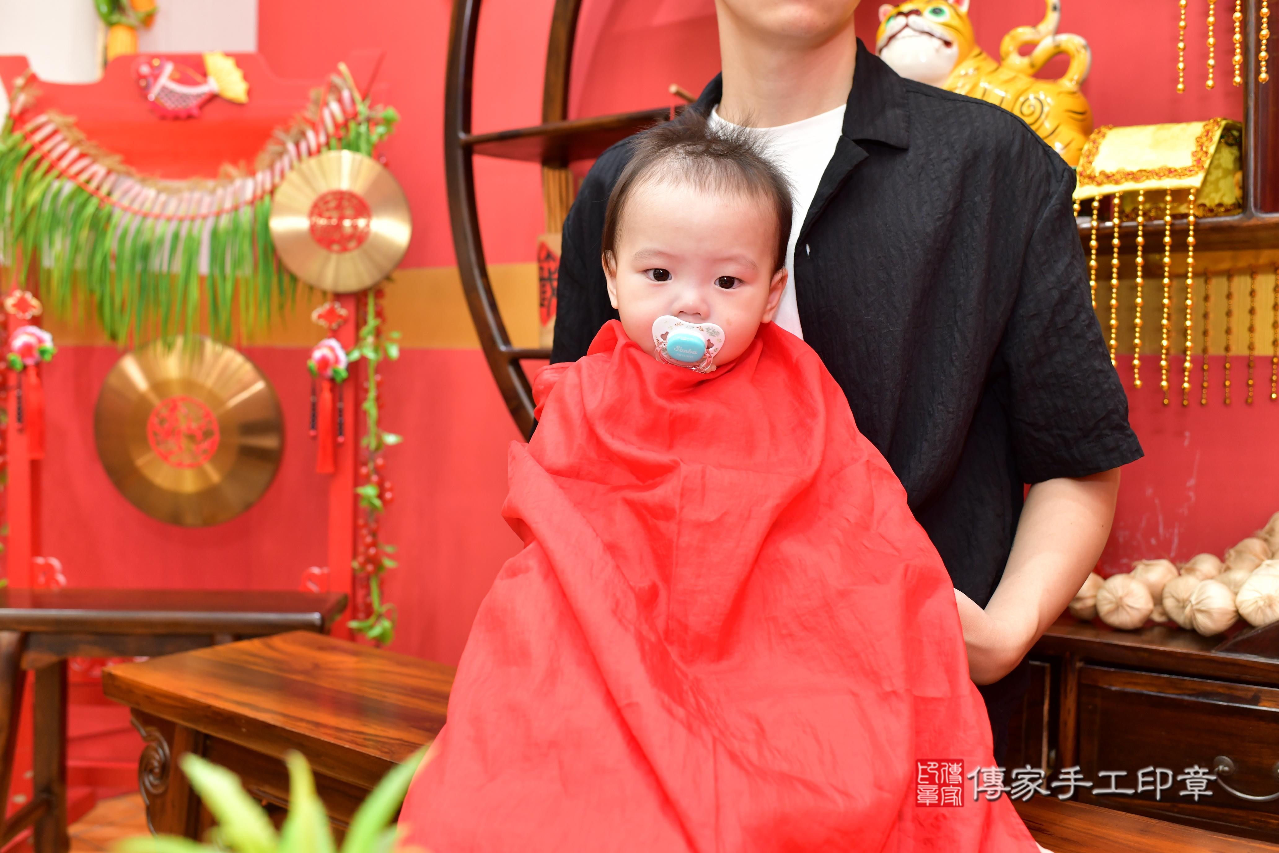 傳家手工印章桃園店、抓周、度脺、美式風會場、傳家嬰兒古禮、吉祥話、抓周道具物品24種、拍照。抓周證書。寶寶抓周、滿周歲、生日快樂、祝福