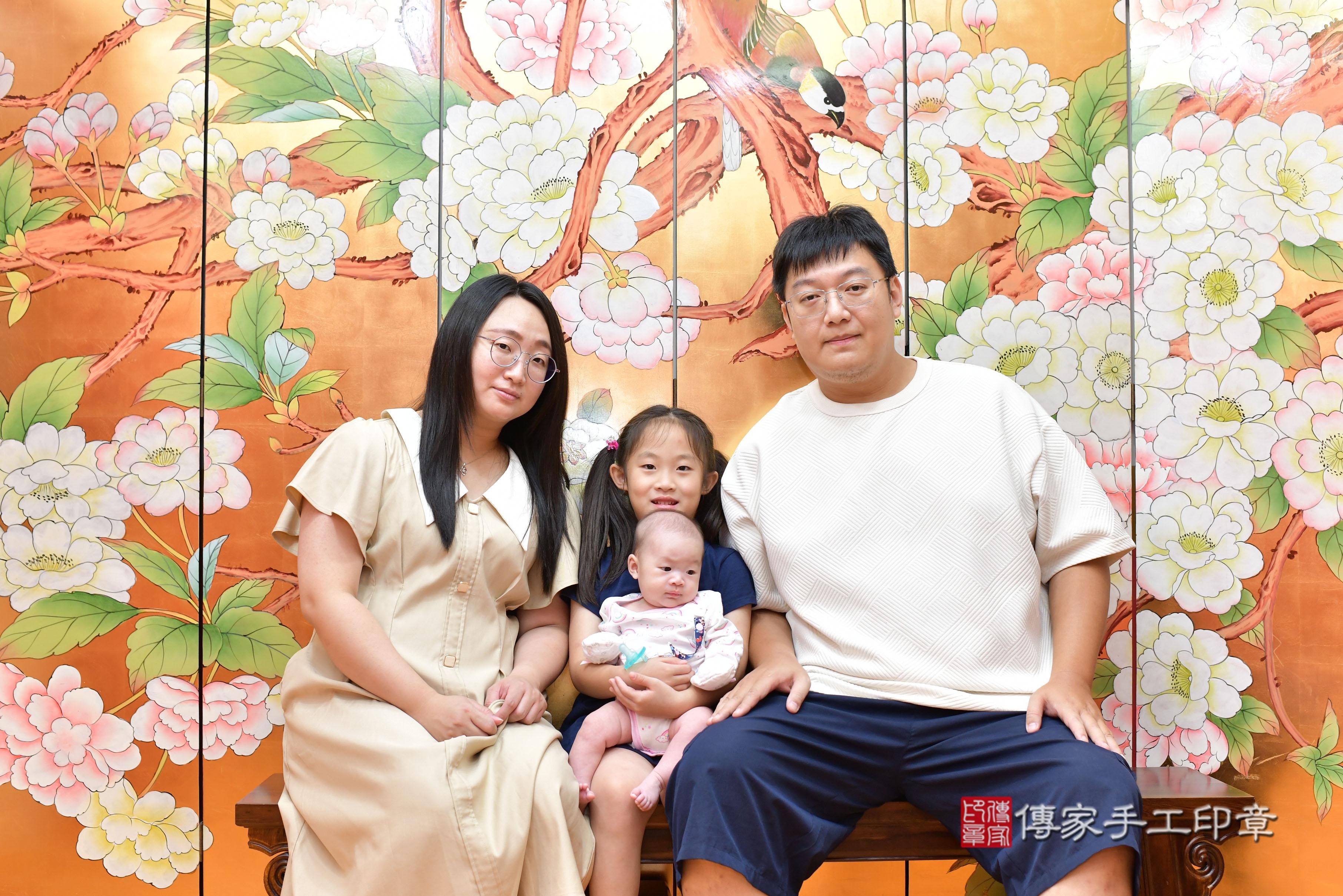 傳家手工印章桃園店、抓周、度脺、美式風會場、傳家嬰兒古禮、吉祥話、抓周道具物品24種、拍照。抓周證書。寶寶抓周、滿周歲、生日快樂、祝福