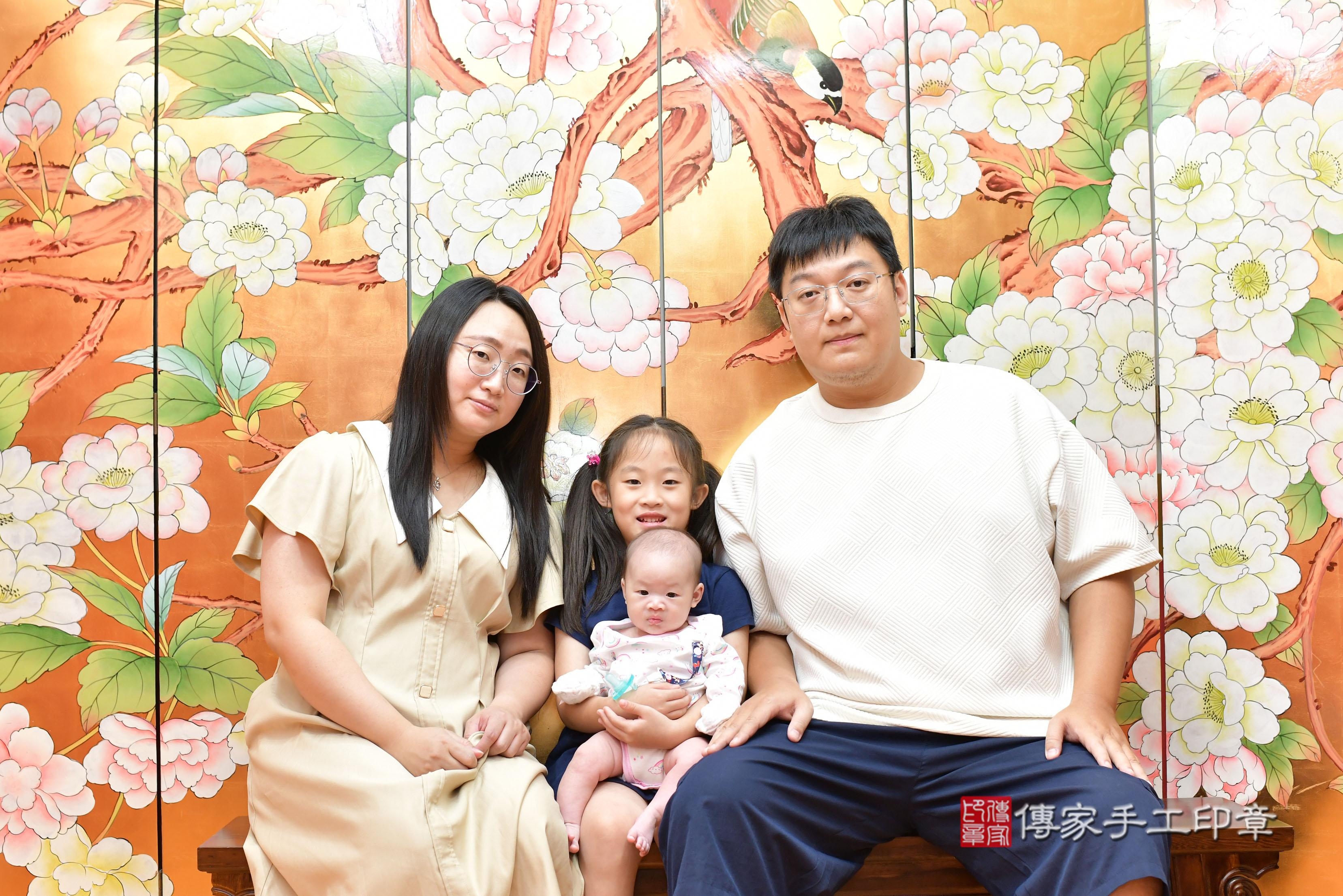 傳家手工印章桃園店、抓周、度脺、美式風會場、傳家嬰兒古禮、吉祥話、抓周道具物品24種、拍照。抓周證書。寶寶抓周、滿周歲、生日快樂、祝福