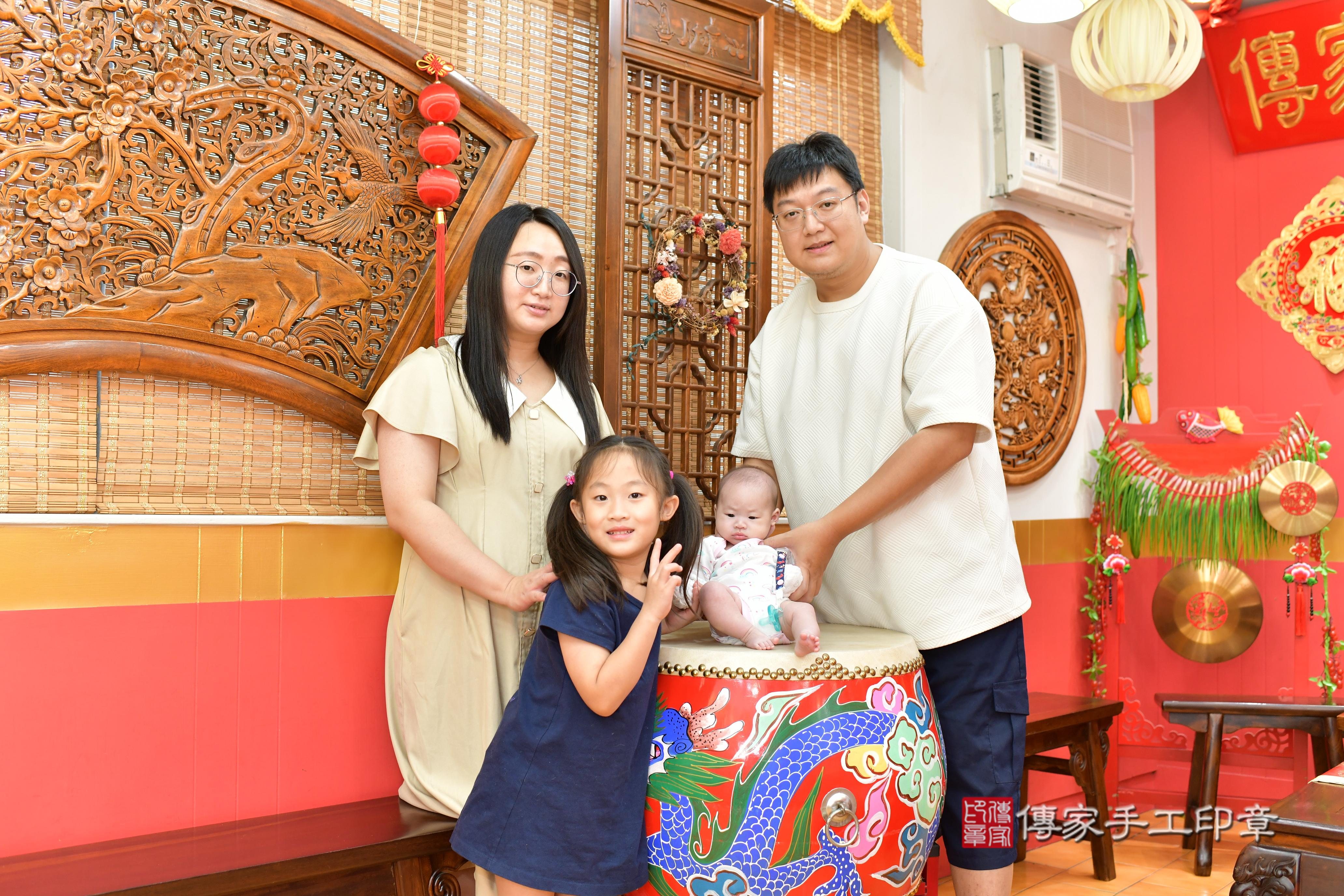 傳家手工印章桃園店、抓周、度脺、美式風會場、傳家嬰兒古禮、吉祥話、抓周道具物品24種、拍照。抓周證書。寶寶抓周、滿周歲、生日快樂、祝福