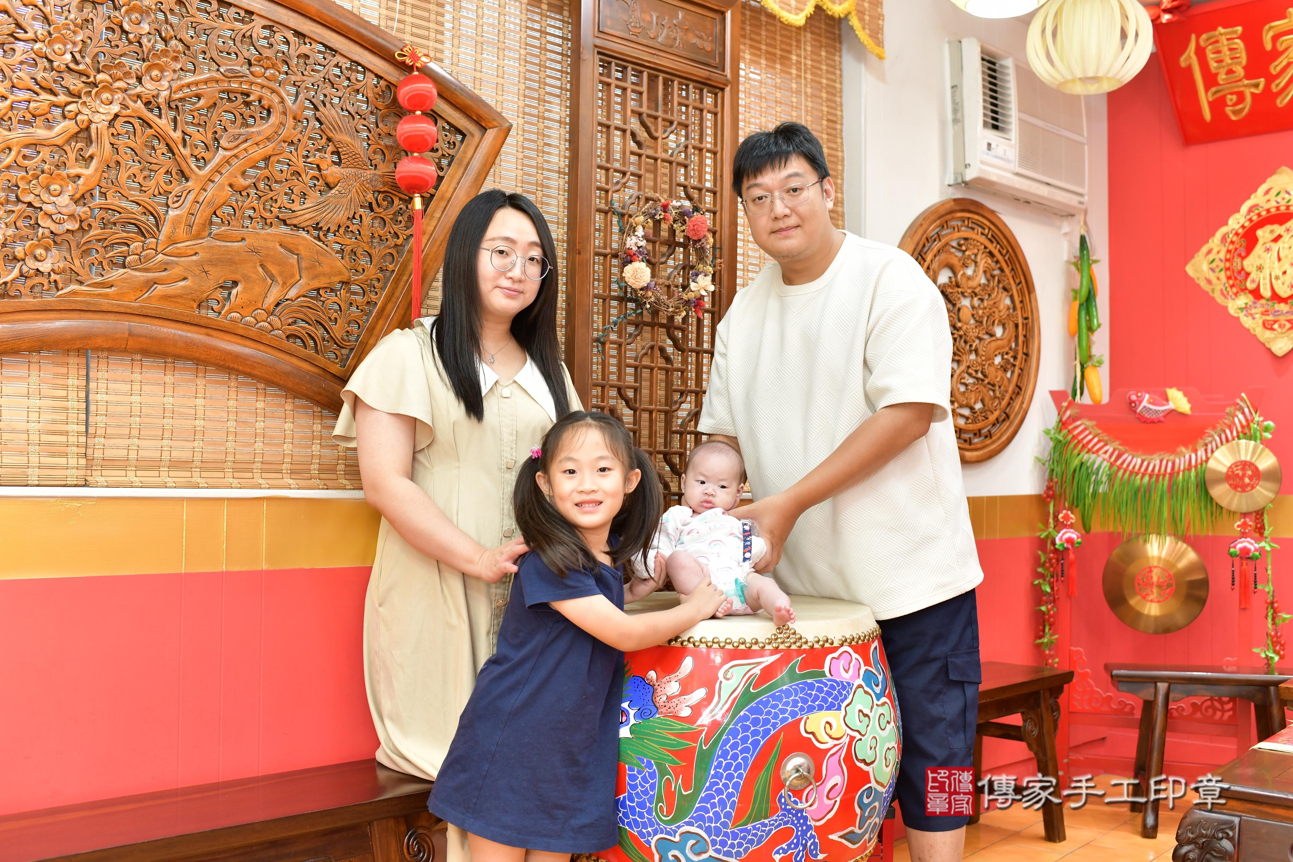 傳家手工印章桃園店、抓周、度脺、美式風會場、傳家嬰兒古禮、吉祥話、抓周道具物品24種、拍照。抓周證書。寶寶抓周、滿周歲、生日快樂、祝福