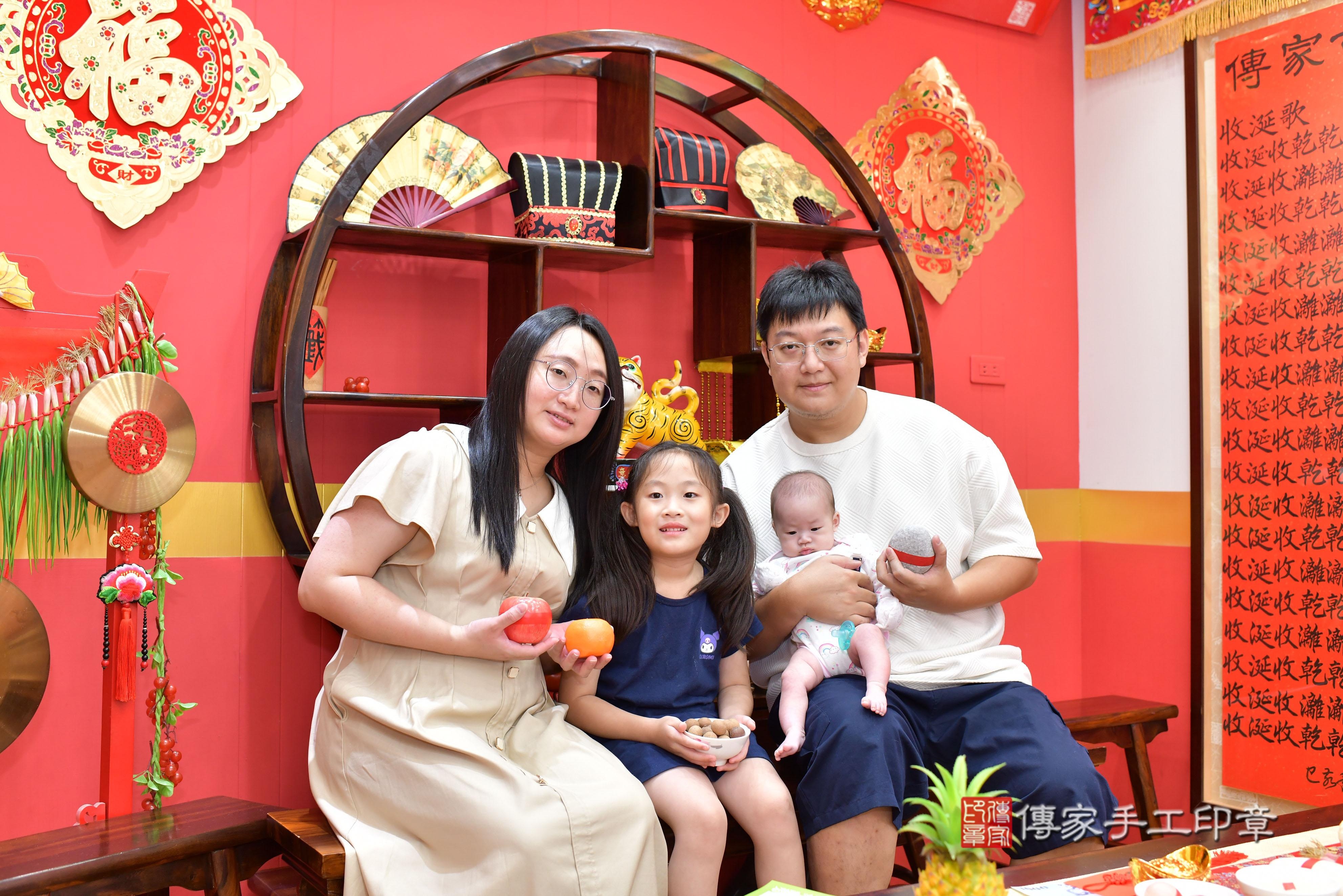 傳家手工印章桃園店、抓周、度脺、美式風會場、傳家嬰兒古禮、吉祥話、抓周道具物品24種、拍照。抓周證書。寶寶抓周、滿周歲、生日快樂、祝福