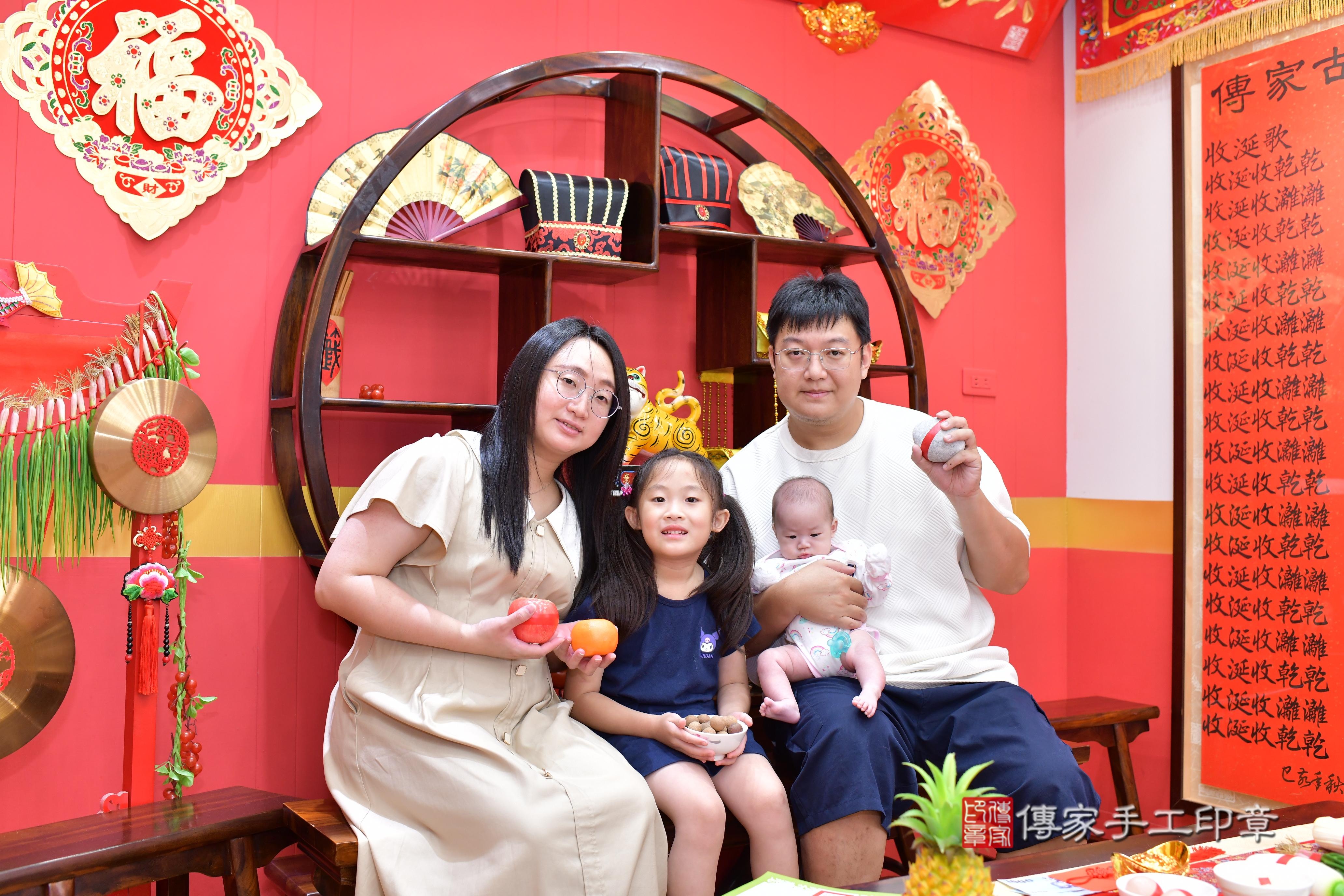 傳家手工印章桃園店、抓周、度脺、美式風會場、傳家嬰兒古禮、吉祥話、抓周道具物品24種、拍照。抓周證書。寶寶抓周、滿周歲、生日快樂、祝福