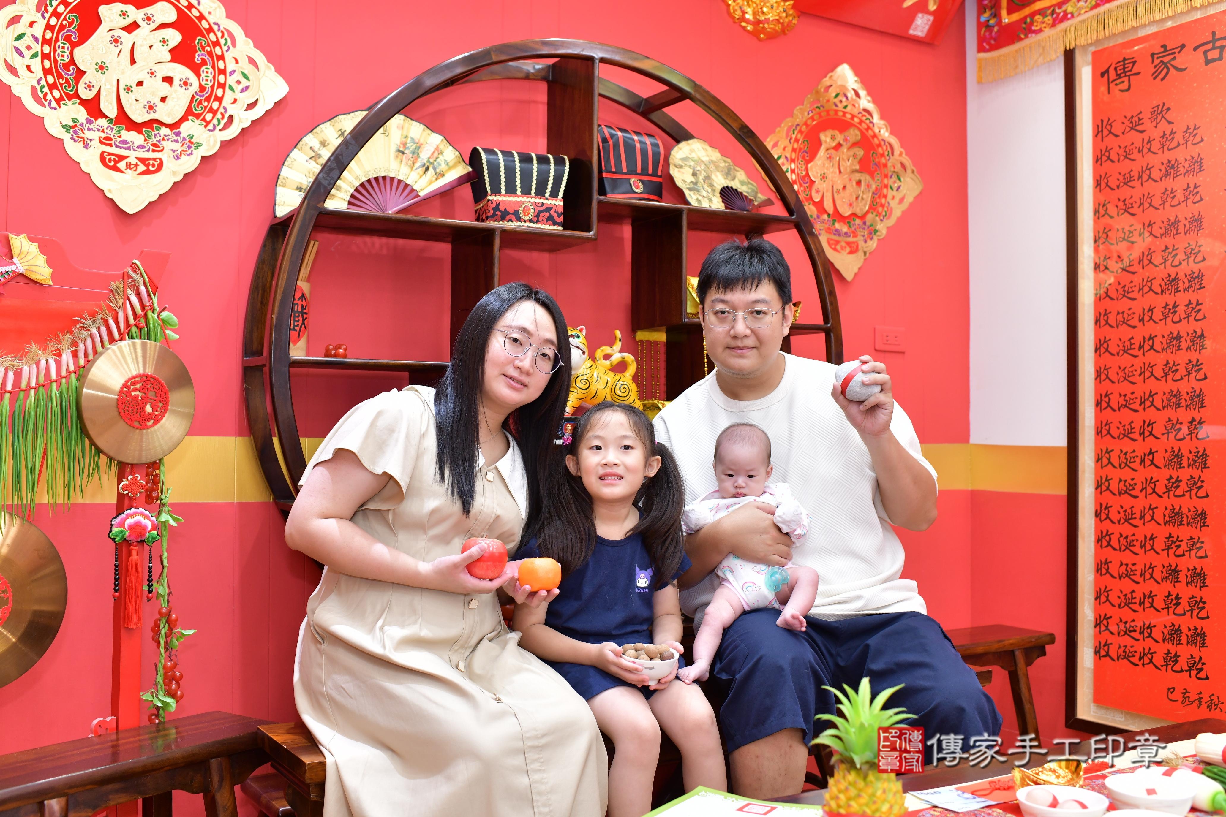 傳家手工印章桃園店、抓周、度脺、美式風會場、傳家嬰兒古禮、吉祥話、抓周道具物品24種、拍照。抓周證書。寶寶抓周、滿周歲、生日快樂、祝福