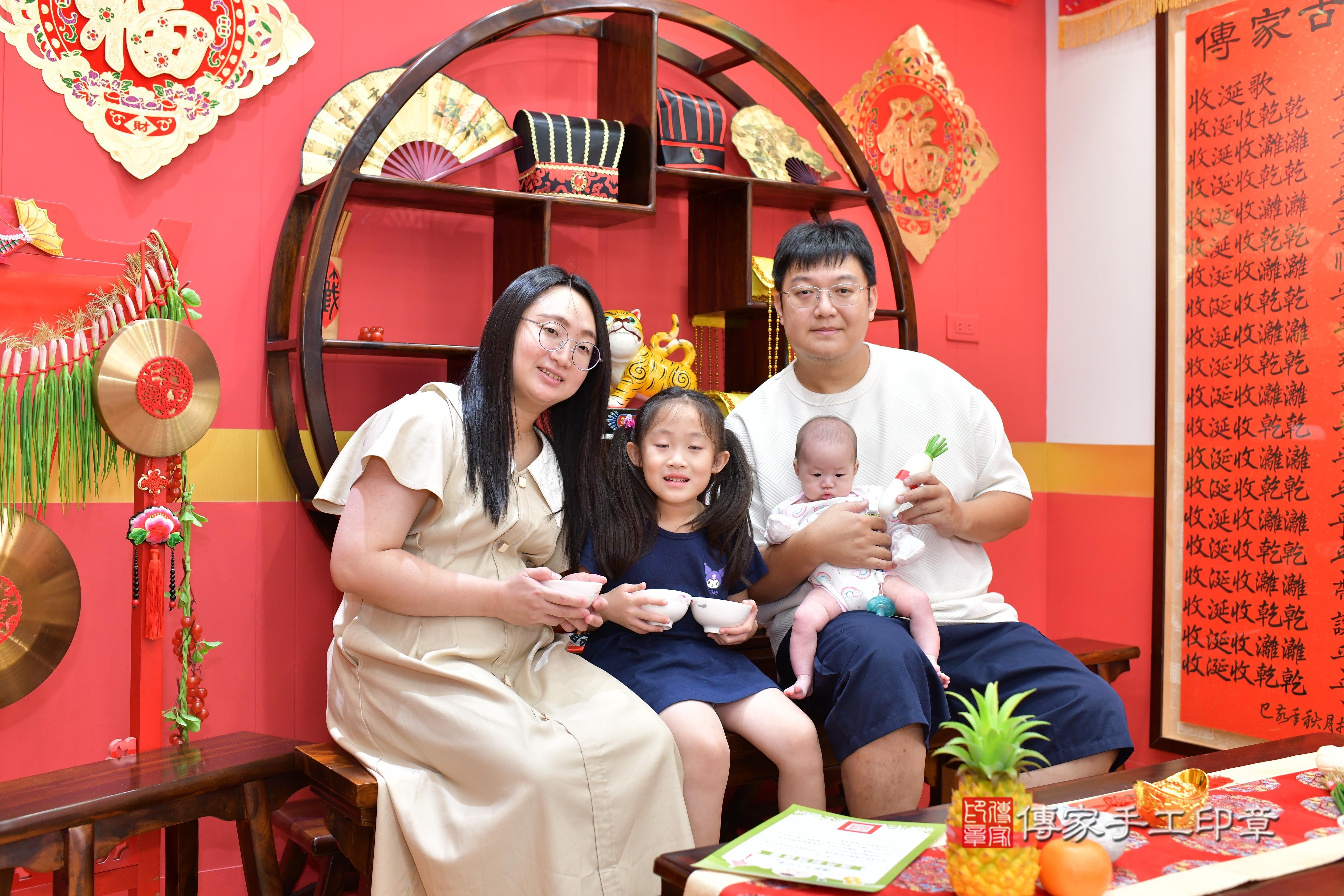 傳家手工印章桃園店、抓周、度脺、美式風會場、傳家嬰兒古禮、吉祥話、抓周道具物品24種、拍照。抓周證書。寶寶抓周、滿周歲、生日快樂、祝福