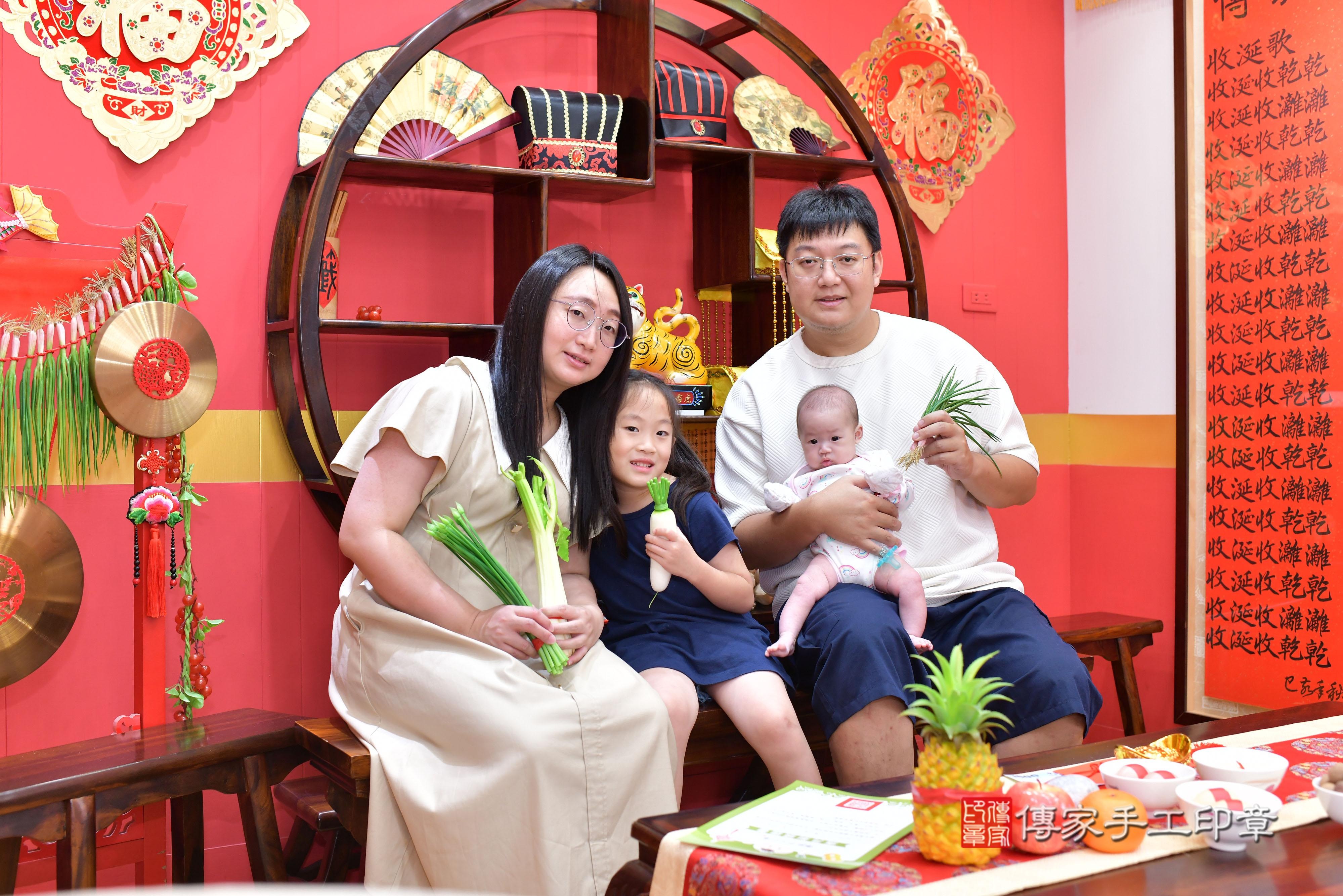 傳家手工印章桃園店、抓周、度脺、美式風會場、傳家嬰兒古禮、吉祥話、抓周道具物品24種、拍照。抓周證書。寶寶抓周、滿周歲、生日快樂、祝福