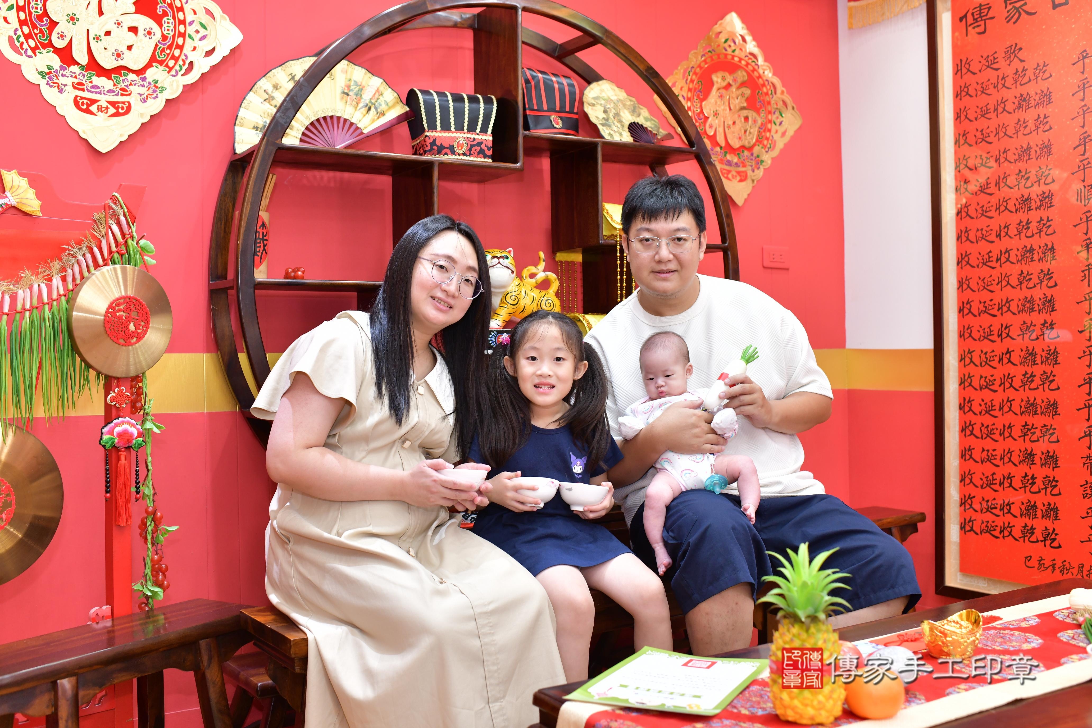傳家手工印章桃園店、抓周、度脺、美式風會場、傳家嬰兒古禮、吉祥話、抓周道具物品24種、拍照。抓周證書。寶寶抓周、滿周歲、生日快樂、祝福