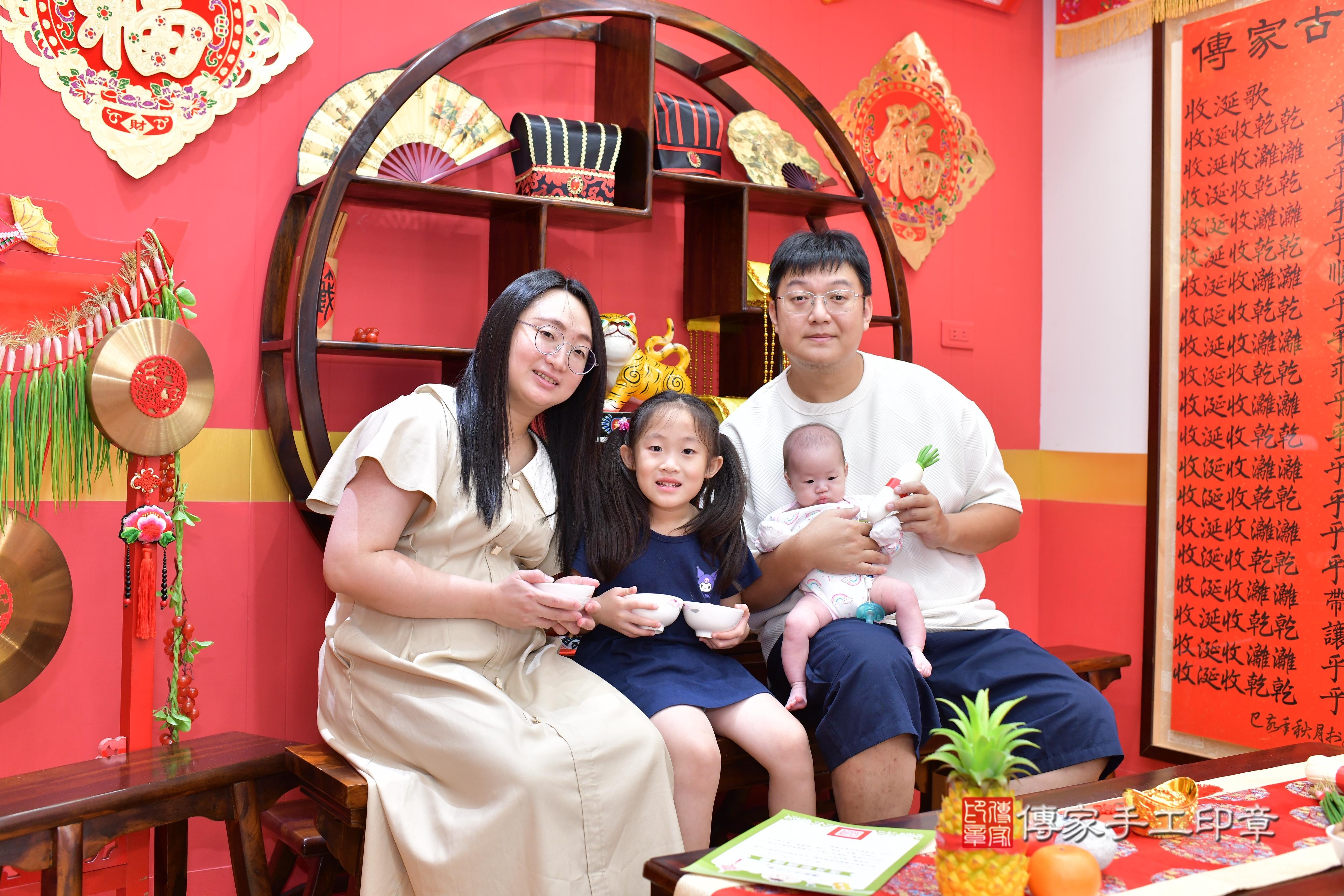 傳家手工印章桃園店、抓周、度脺、美式風會場、傳家嬰兒古禮、吉祥話、抓周道具物品24種、拍照。抓周證書。寶寶抓周、滿周歲、生日快樂、祝福