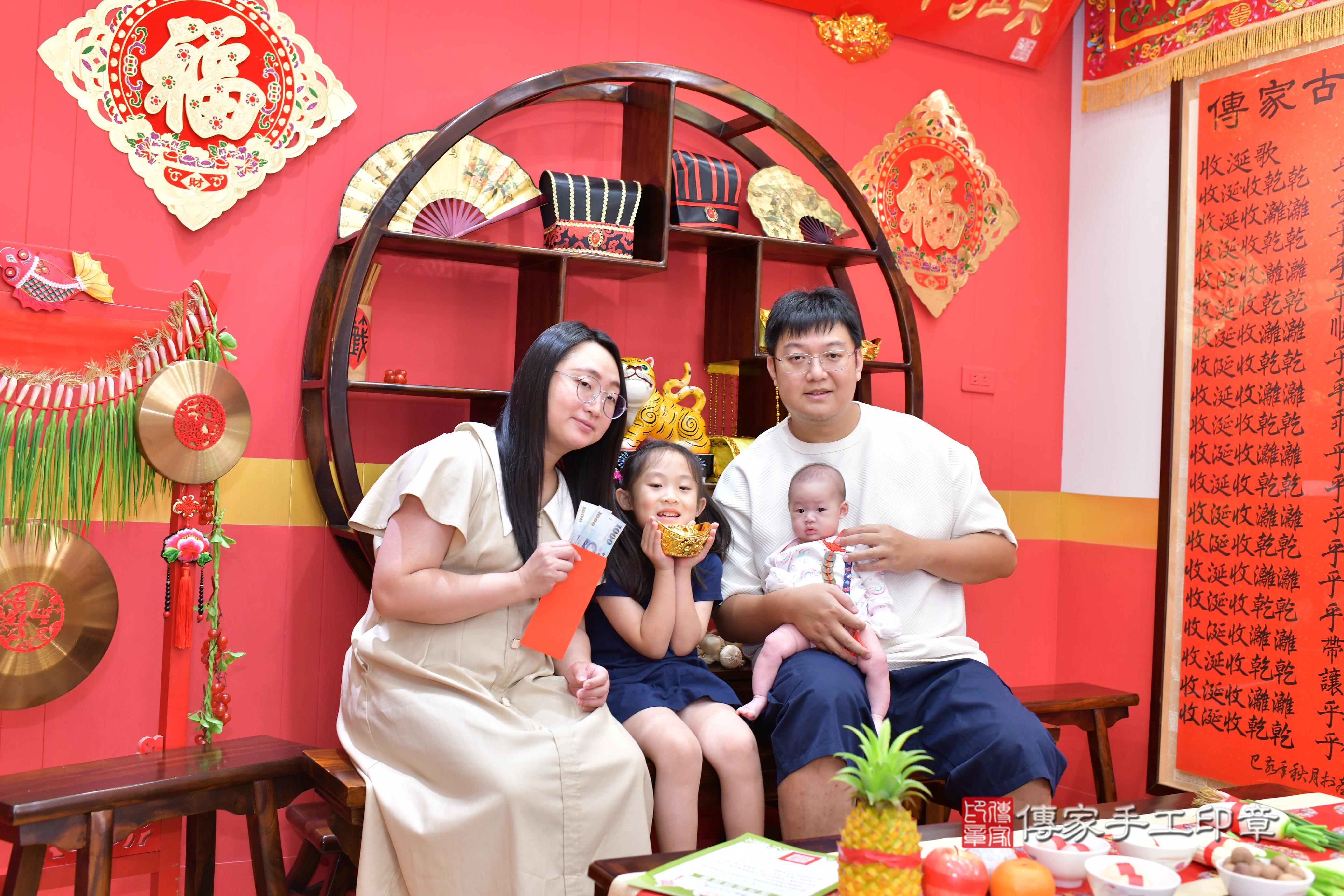 傳家手工印章桃園店、抓周、度脺、美式風會場、傳家嬰兒古禮、吉祥話、抓周道具物品24種、拍照。抓周證書。寶寶抓周、滿周歲、生日快樂、祝福