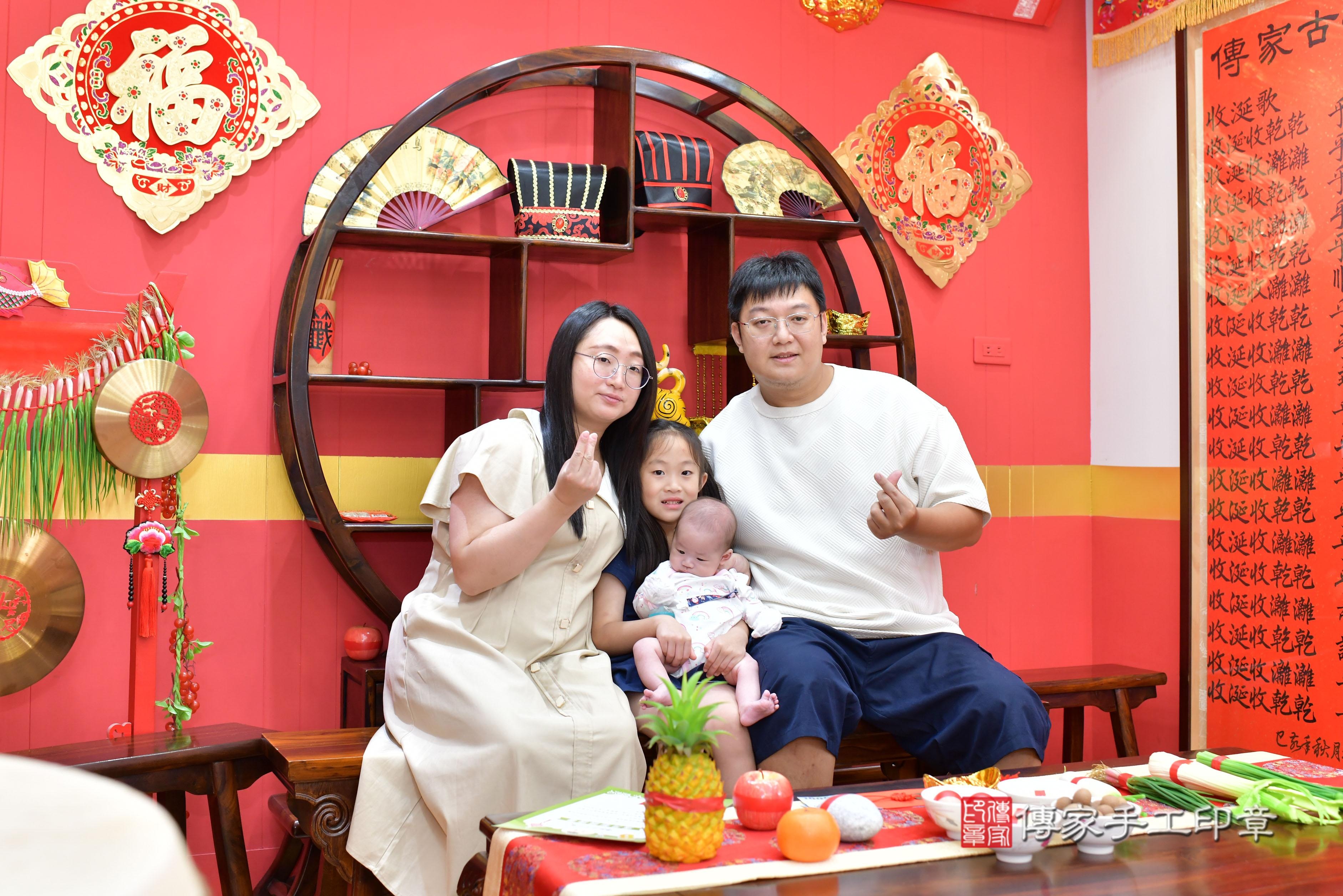 傳家手工印章桃園店、抓周、度脺、美式風會場、傳家嬰兒古禮、吉祥話、抓周道具物品24種、拍照。抓周證書。寶寶抓周、滿周歲、生日快樂、祝福