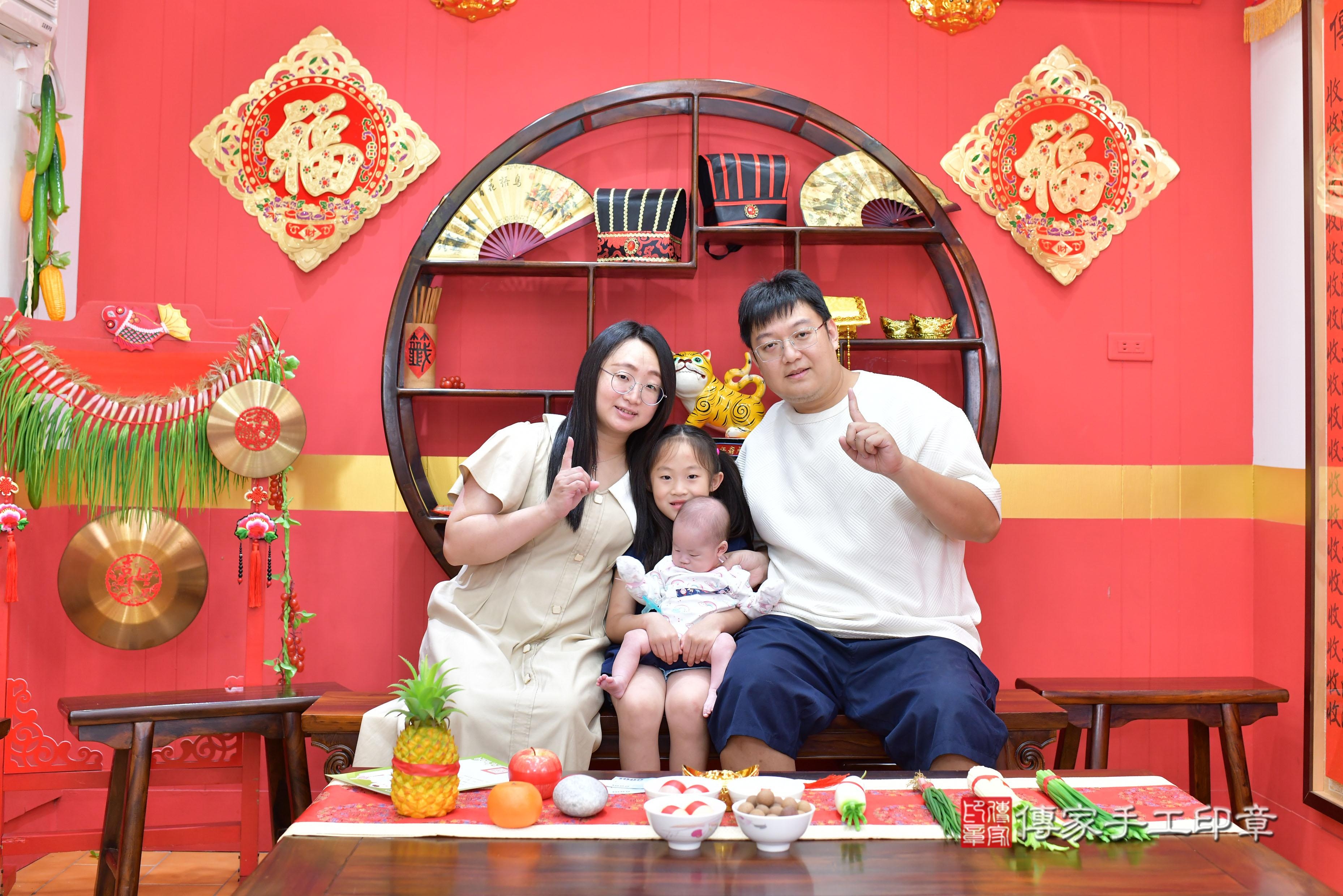 傳家手工印章桃園店、抓周、度脺、美式風會場、傳家嬰兒古禮、吉祥話、抓周道具物品24種、拍照。抓周證書。寶寶抓周、滿周歲、生日快樂、祝福
