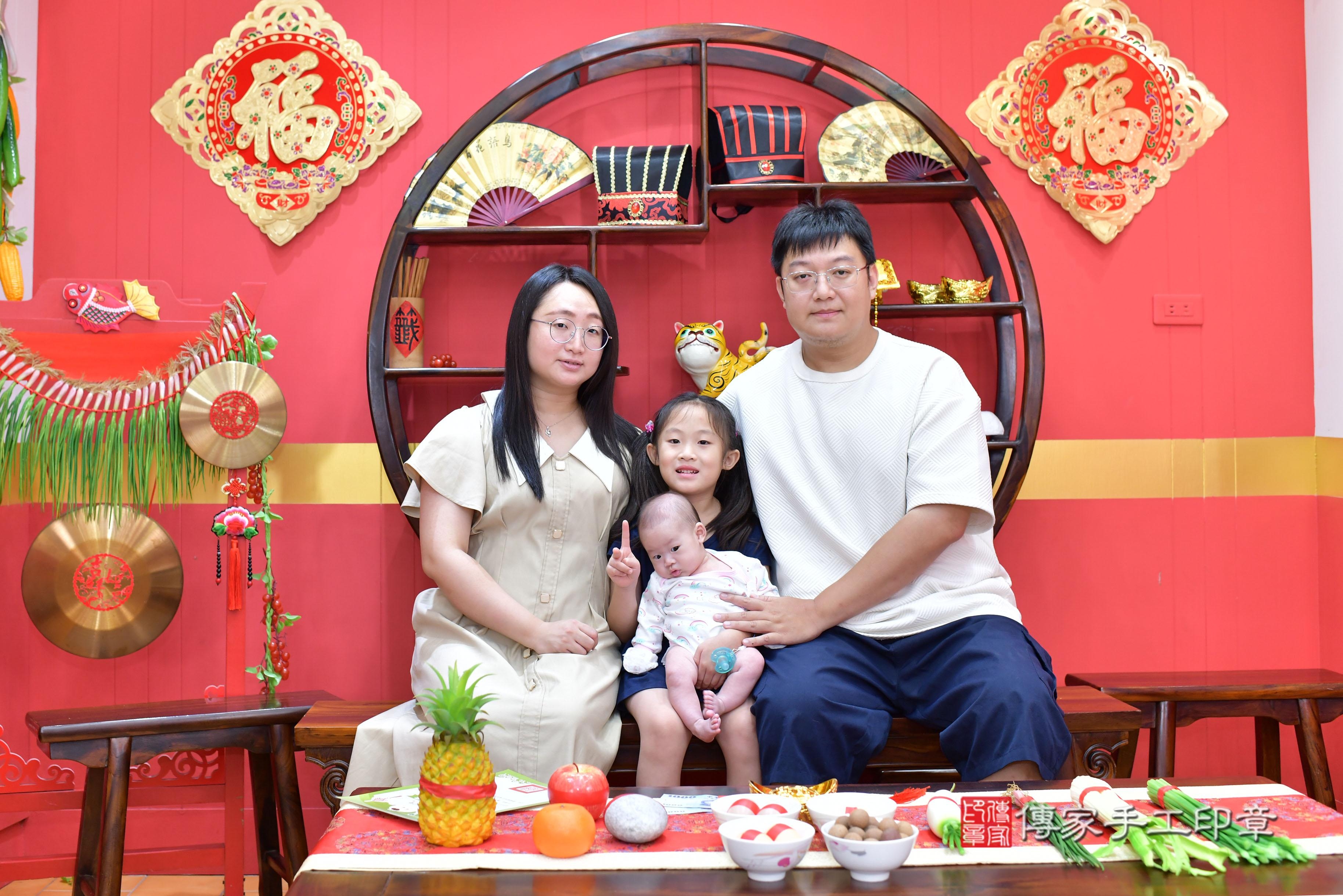 傳家手工印章桃園店、抓周、度脺、美式風會場、傳家嬰兒古禮、吉祥話、抓周道具物品24種、拍照。抓周證書。寶寶抓周、滿周歲、生日快樂、祝福