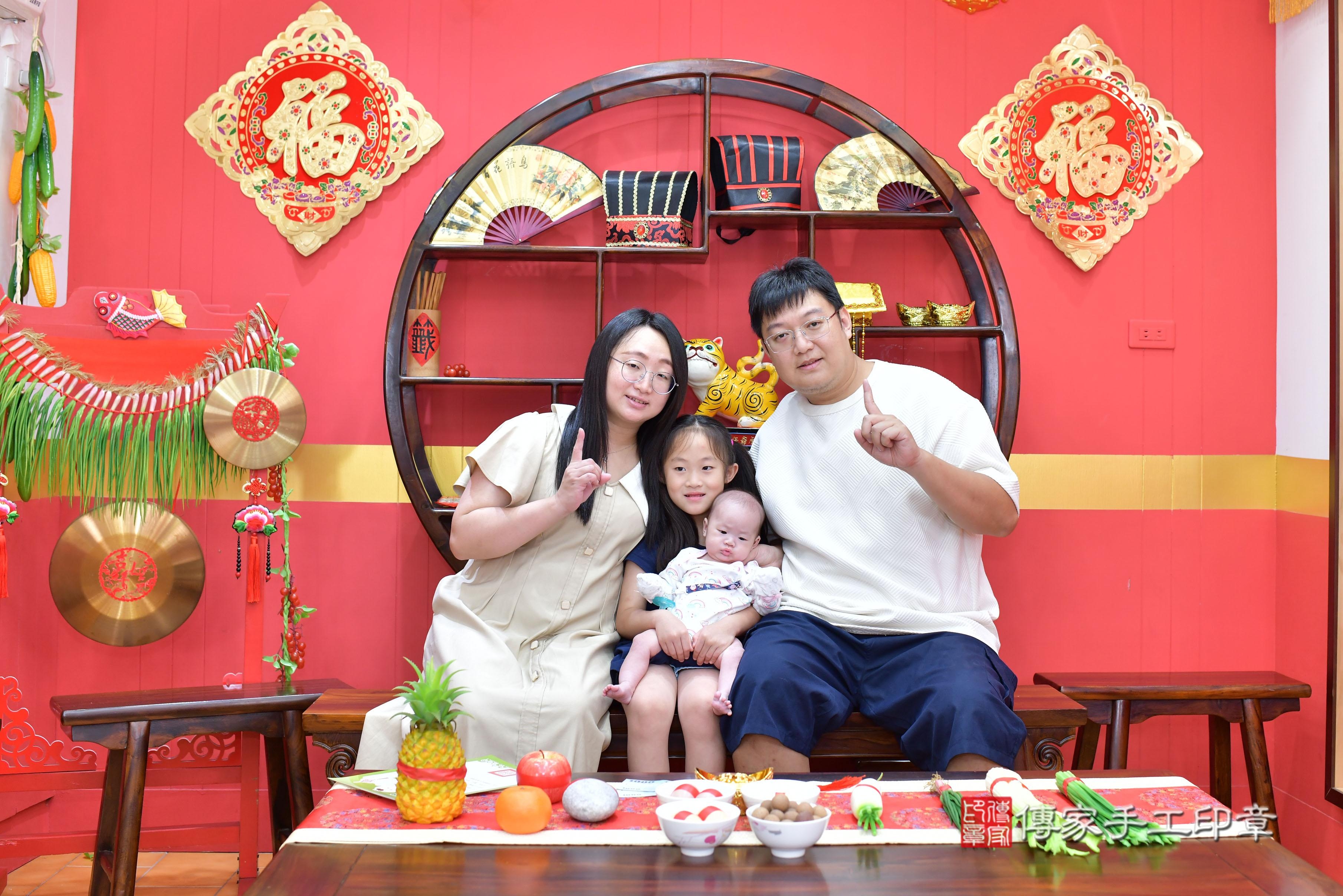 傳家手工印章桃園店、抓周、度脺、美式風會場、傳家嬰兒古禮、吉祥話、抓周道具物品24種、拍照。抓周證書。寶寶抓周、滿周歲、生日快樂、祝福