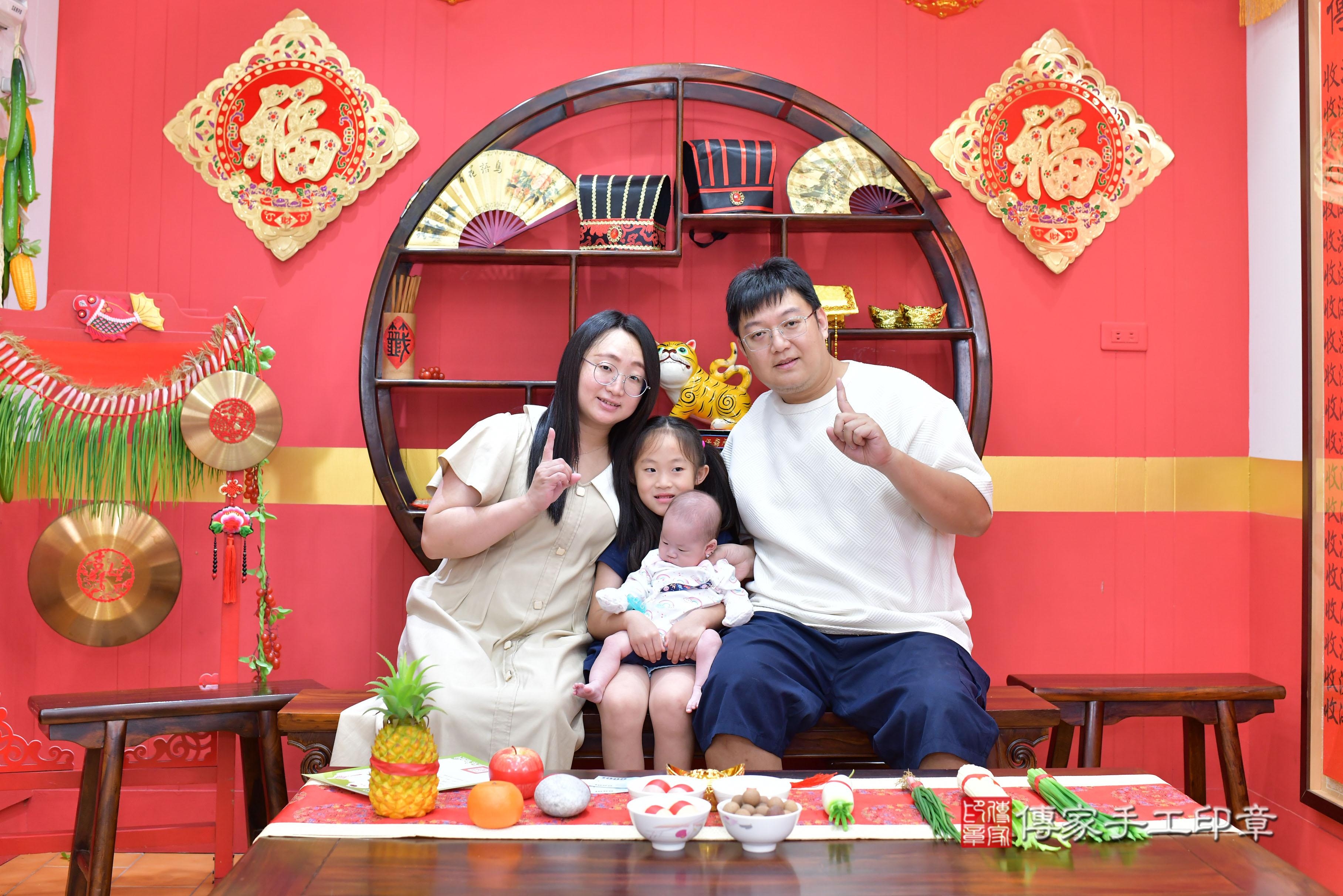 傳家手工印章桃園店、抓周、度脺、美式風會場、傳家嬰兒古禮、吉祥話、抓周道具物品24種、拍照。抓周證書。寶寶抓周、滿周歲、生日快樂、祝福