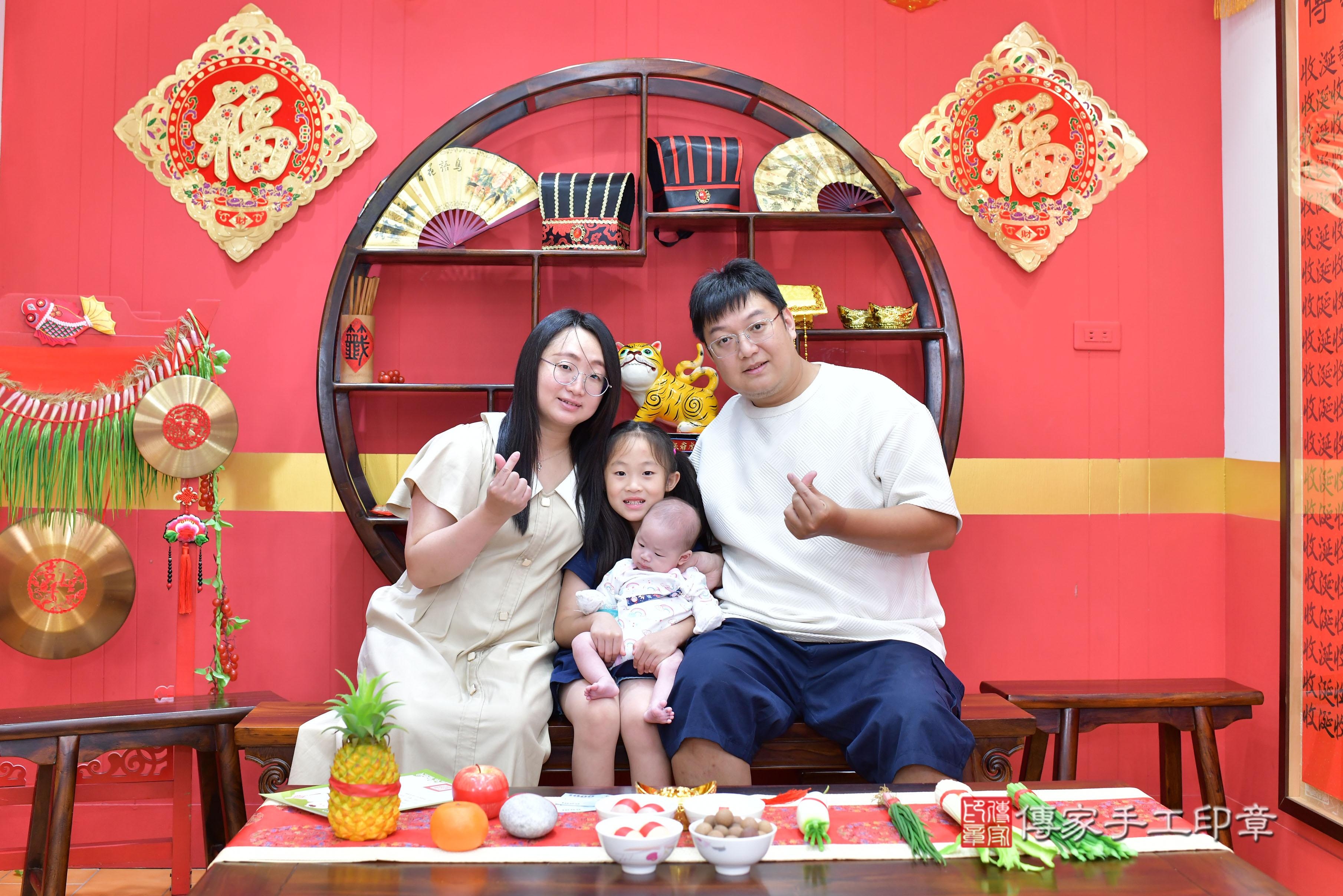 傳家手工印章桃園店、抓周、度脺、美式風會場、傳家嬰兒古禮、吉祥話、抓周道具物品24種、拍照。抓周證書。寶寶抓周、滿周歲、生日快樂、祝福
