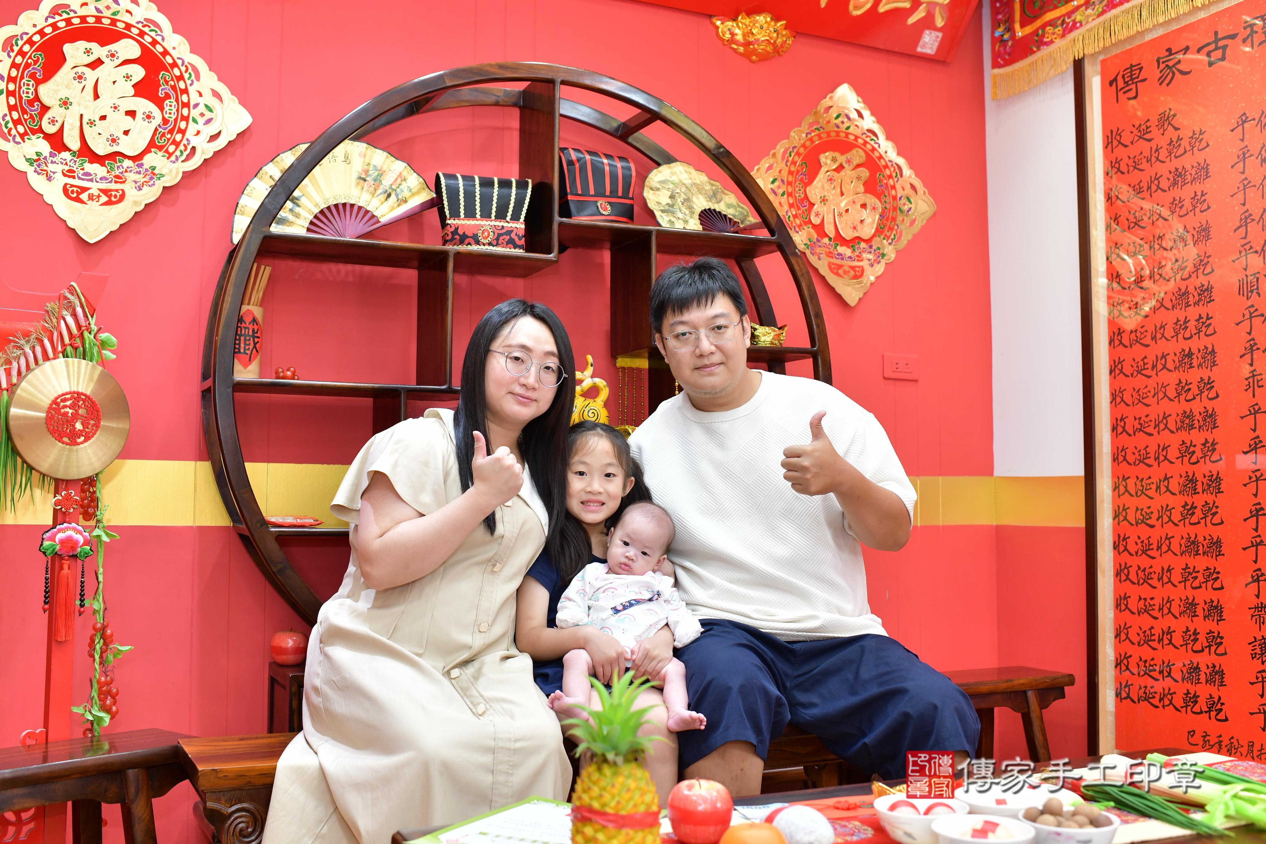 傳家手工印章桃園店、抓周、度脺、美式風會場、傳家嬰兒古禮、吉祥話、抓周道具物品24種、拍照。抓周證書。寶寶抓周、滿周歲、生日快樂、祝福