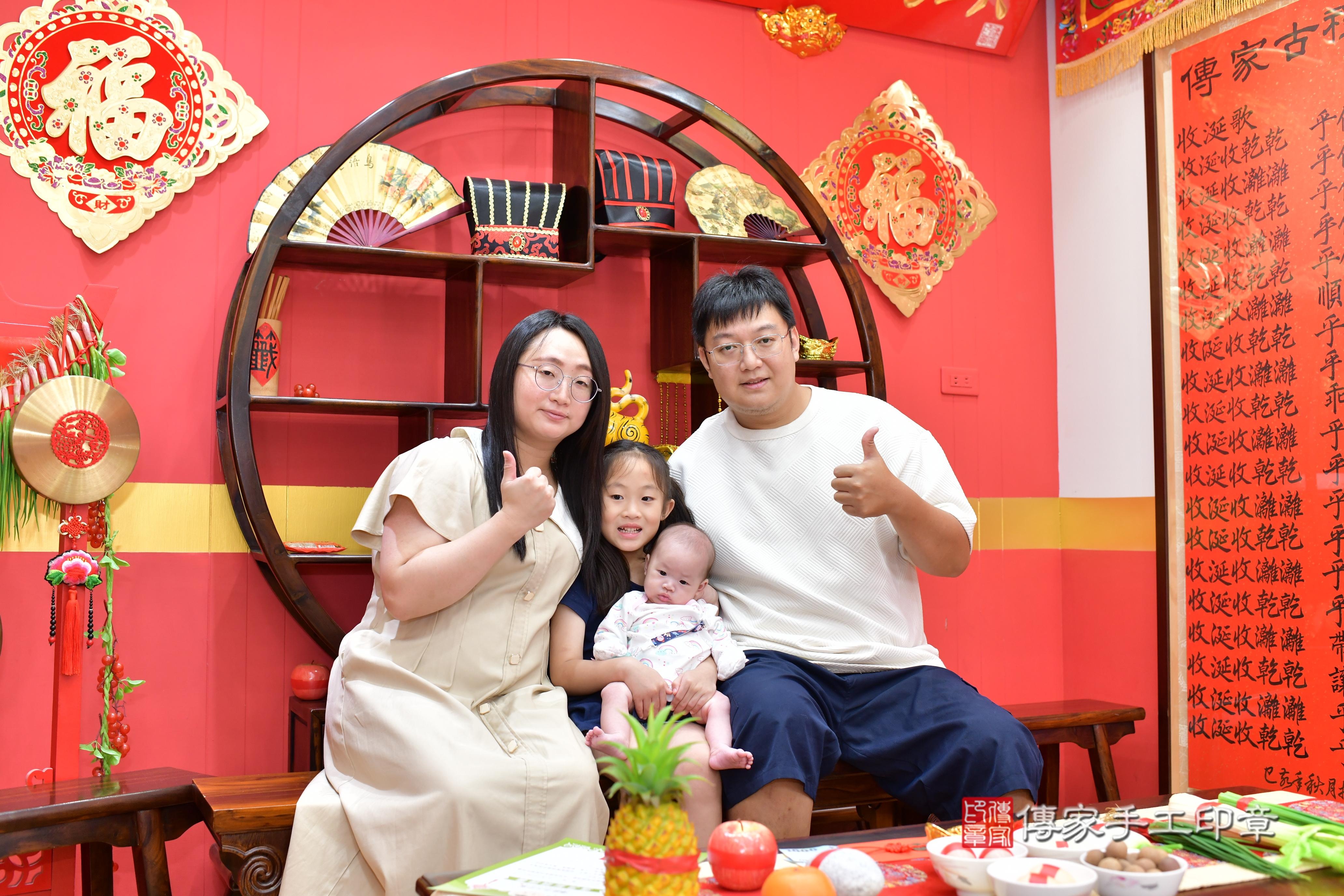 傳家手工印章桃園店、抓周、度脺、美式風會場、傳家嬰兒古禮、吉祥話、抓周道具物品24種、拍照。抓周證書。寶寶抓周、滿周歲、生日快樂、祝福