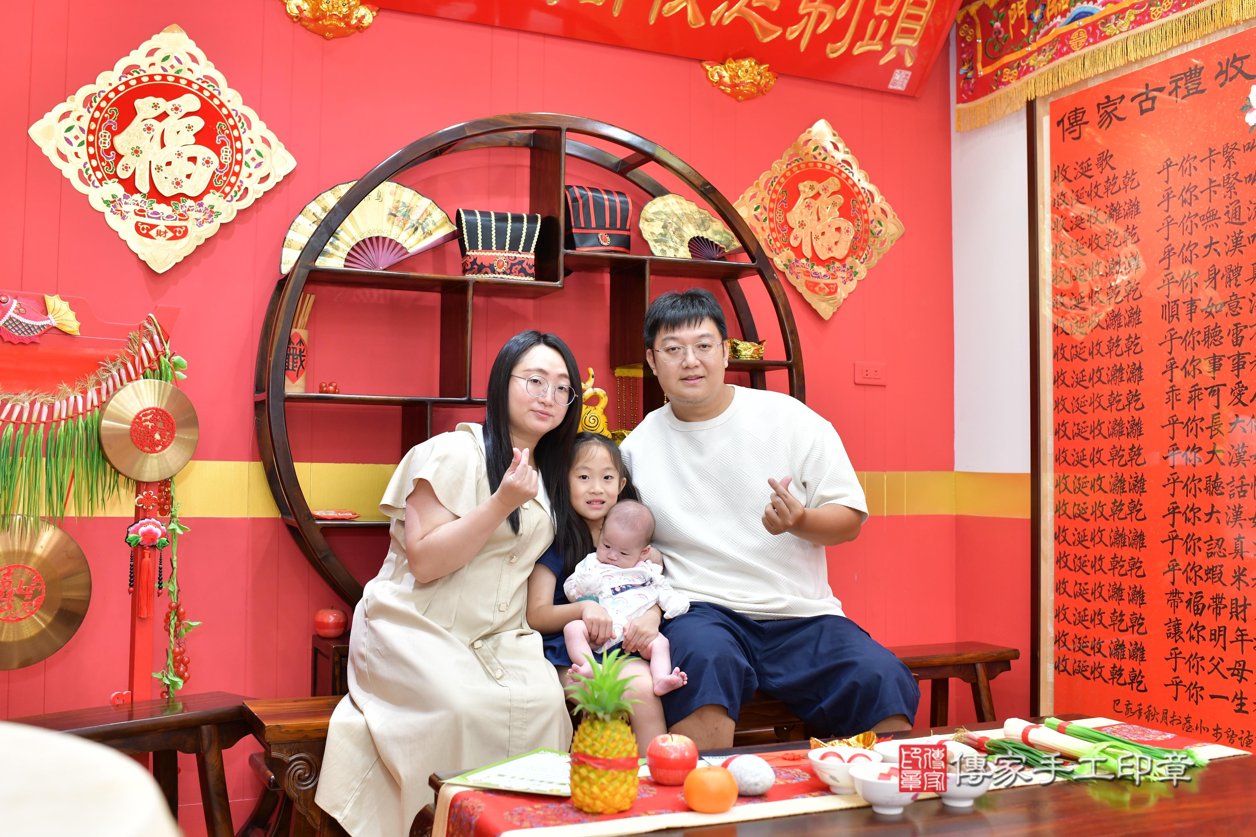 傳家手工印章桃園店、抓周、度脺、美式風會場、傳家嬰兒古禮、吉祥話、抓周道具物品24種、拍照。抓周證書。寶寶抓周、滿周歲、生日快樂、祝福