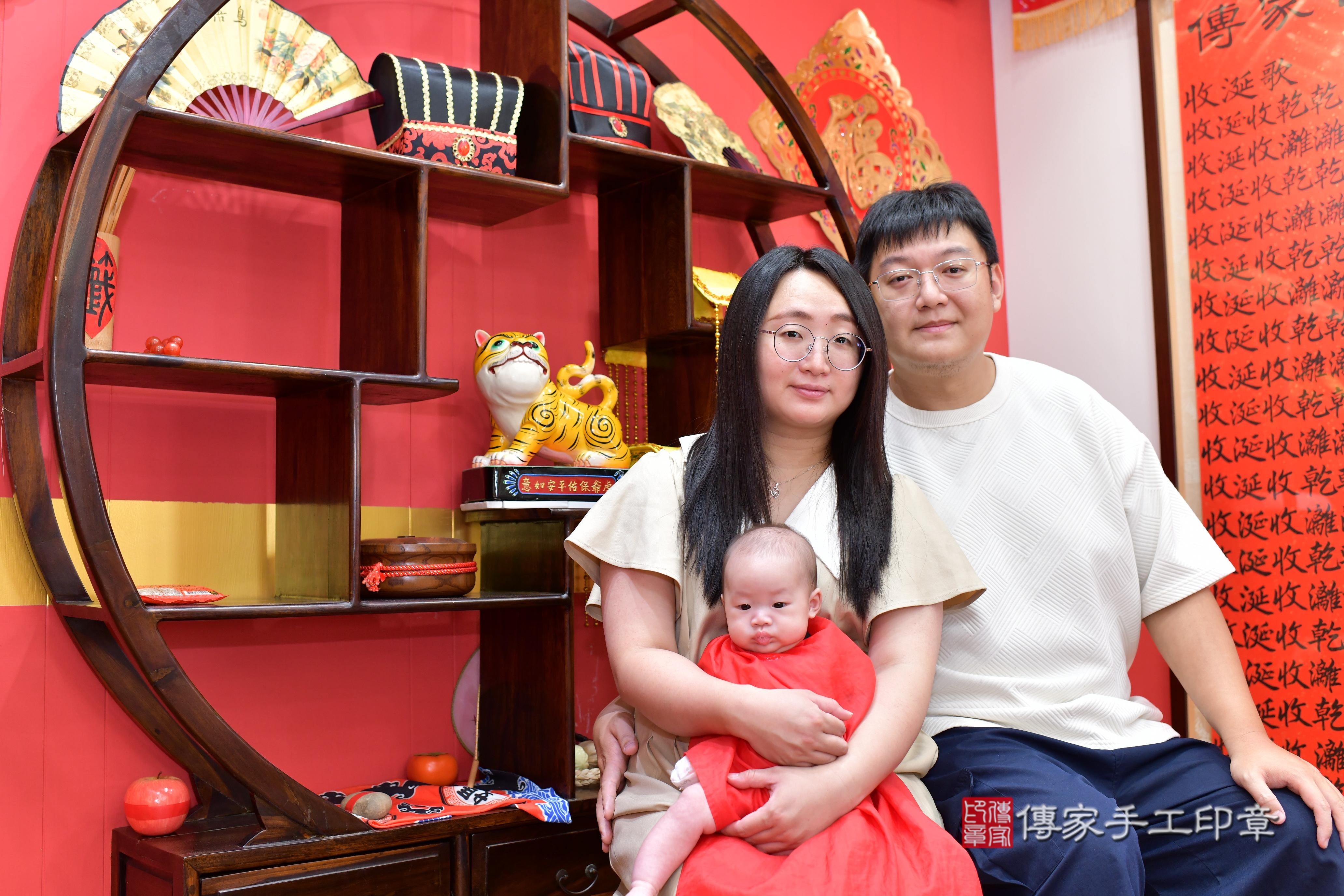 傳家手工印章桃園店、抓周、度脺、美式風會場、傳家嬰兒古禮、吉祥話、抓周道具物品24種、拍照。抓周證書。寶寶抓周、滿周歲、生日快樂、祝福