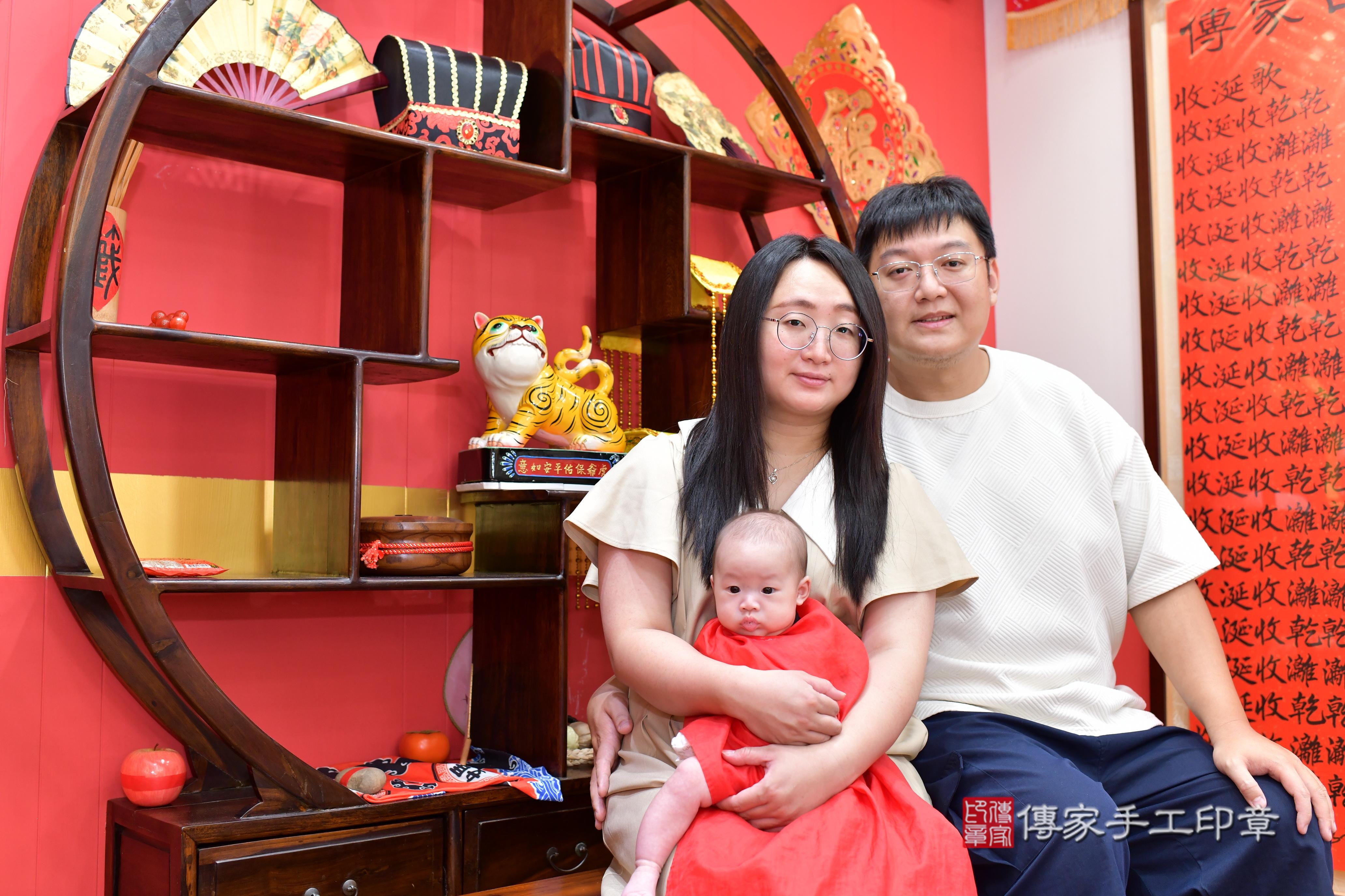 傳家手工印章桃園店、抓周、度脺、美式風會場、傳家嬰兒古禮、吉祥話、抓周道具物品24種、拍照。抓周證書。寶寶抓周、滿周歲、生日快樂、祝福
