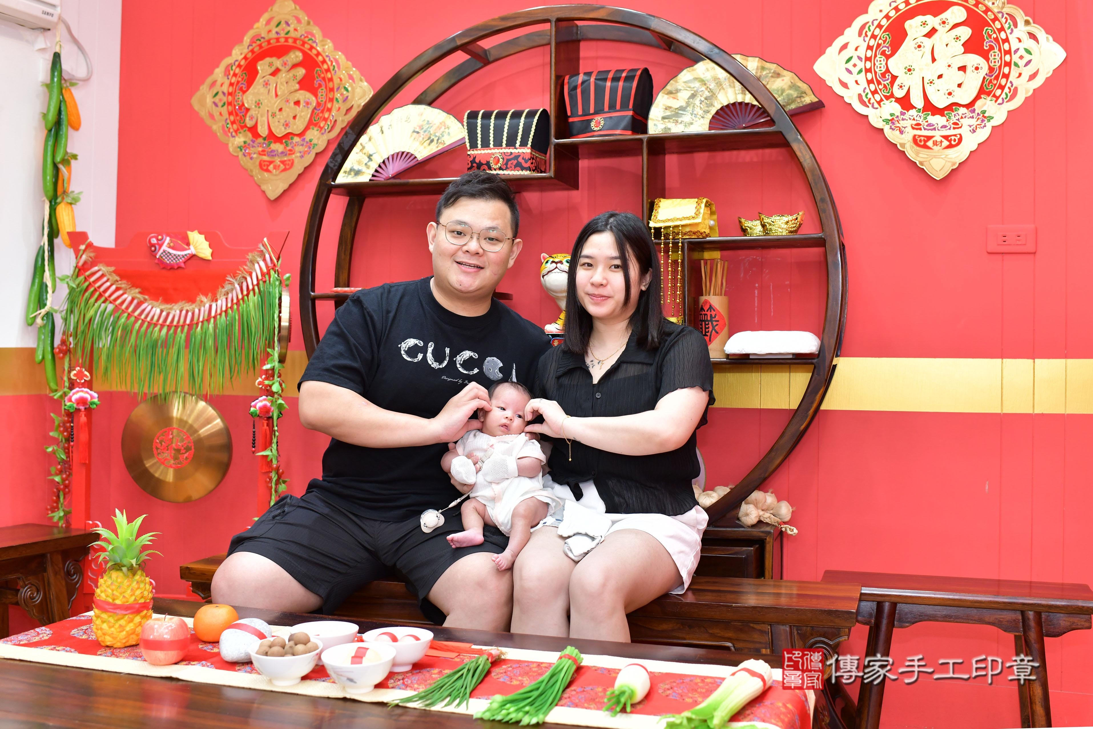 傳家手工印章桃園店、抓周、度脺、美式風會場、傳家嬰兒古禮、吉祥話、抓周道具物品24種、拍照。抓周證書。寶寶抓周、滿周歲、生日快樂、祝福