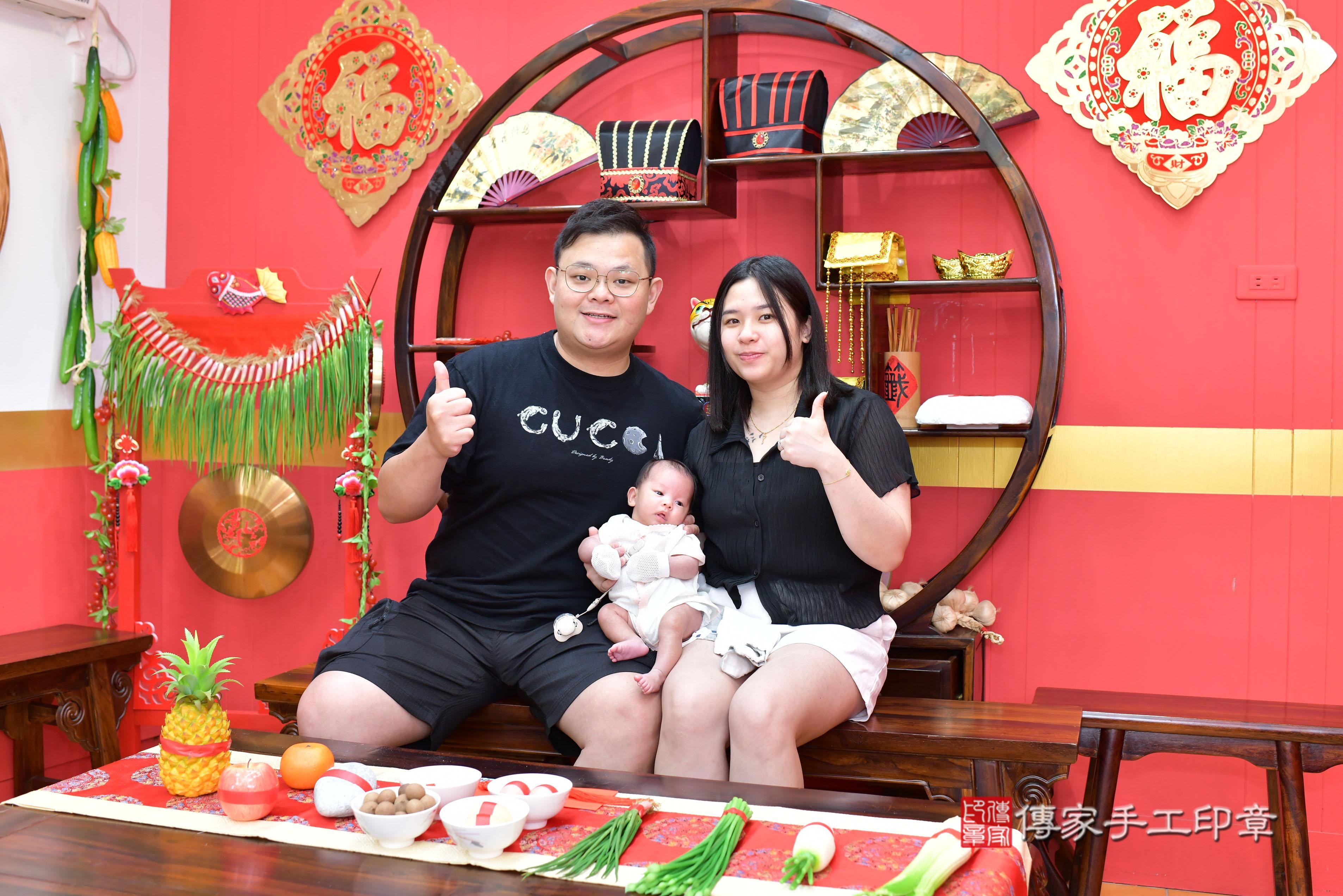 傳家手工印章桃園店、抓周、度脺、美式風會場、傳家嬰兒古禮、吉祥話、抓周道具物品24種、拍照。抓周證書。寶寶抓周、滿周歲、生日快樂、祝福