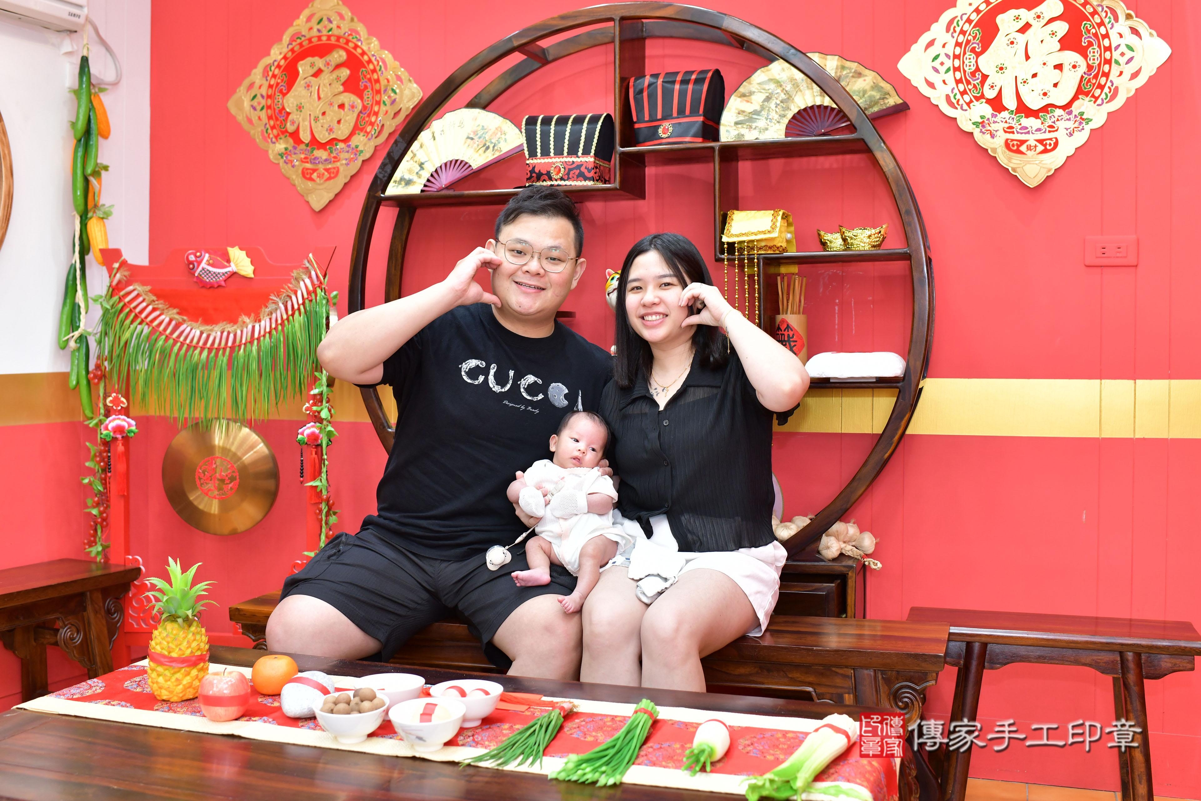傳家手工印章桃園店、抓周、度脺、美式風會場、傳家嬰兒古禮、吉祥話、抓周道具物品24種、拍照。抓周證書。寶寶抓周、滿周歲、生日快樂、祝福