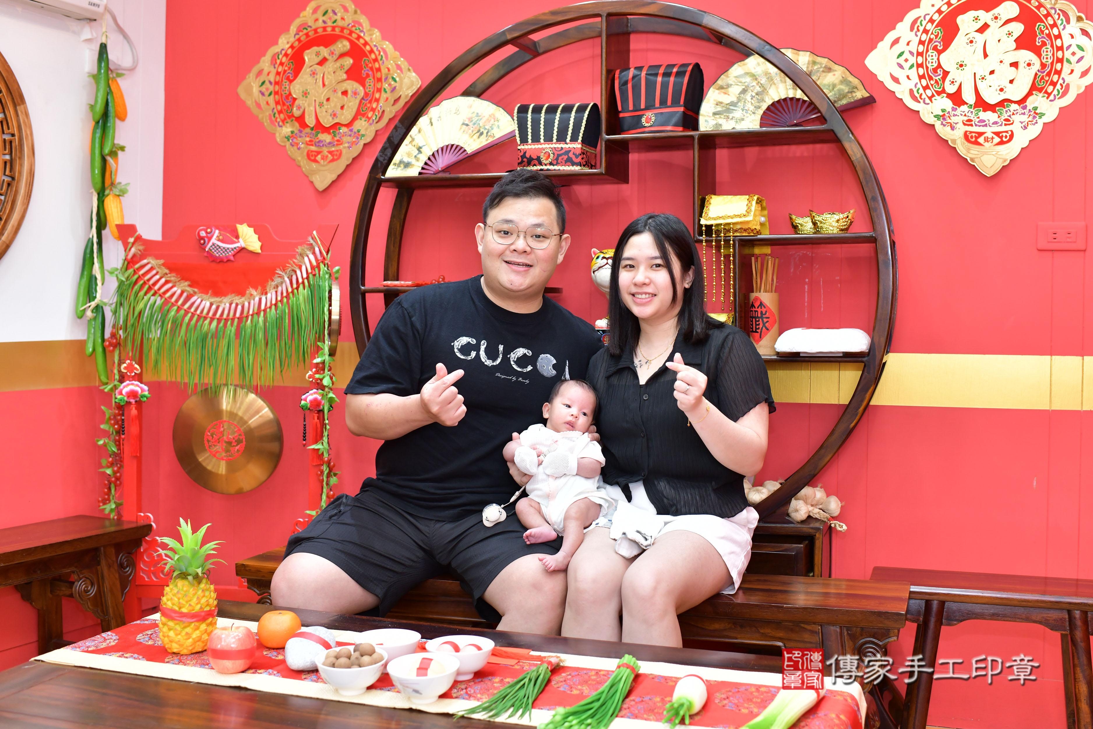 傳家手工印章桃園店、抓周、度脺、美式風會場、傳家嬰兒古禮、吉祥話、抓周道具物品24種、拍照。抓周證書。寶寶抓周、滿周歲、生日快樂、祝福