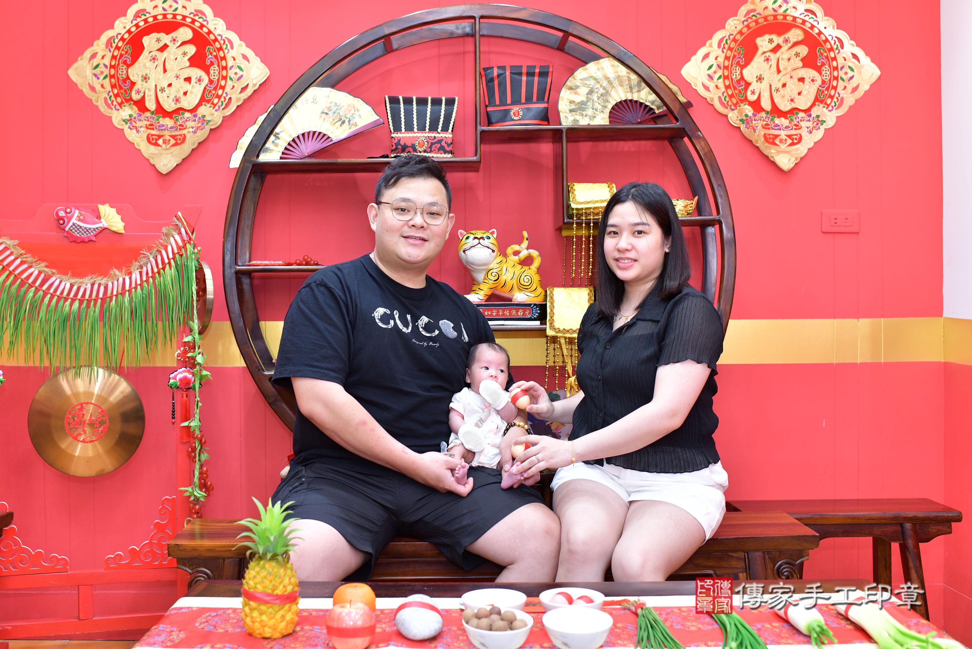 傳家手工印章桃園店、抓周、度脺、美式風會場、傳家嬰兒古禮、吉祥話、抓周道具物品24種、拍照。抓周證書。寶寶抓周、滿周歲、生日快樂、祝福
