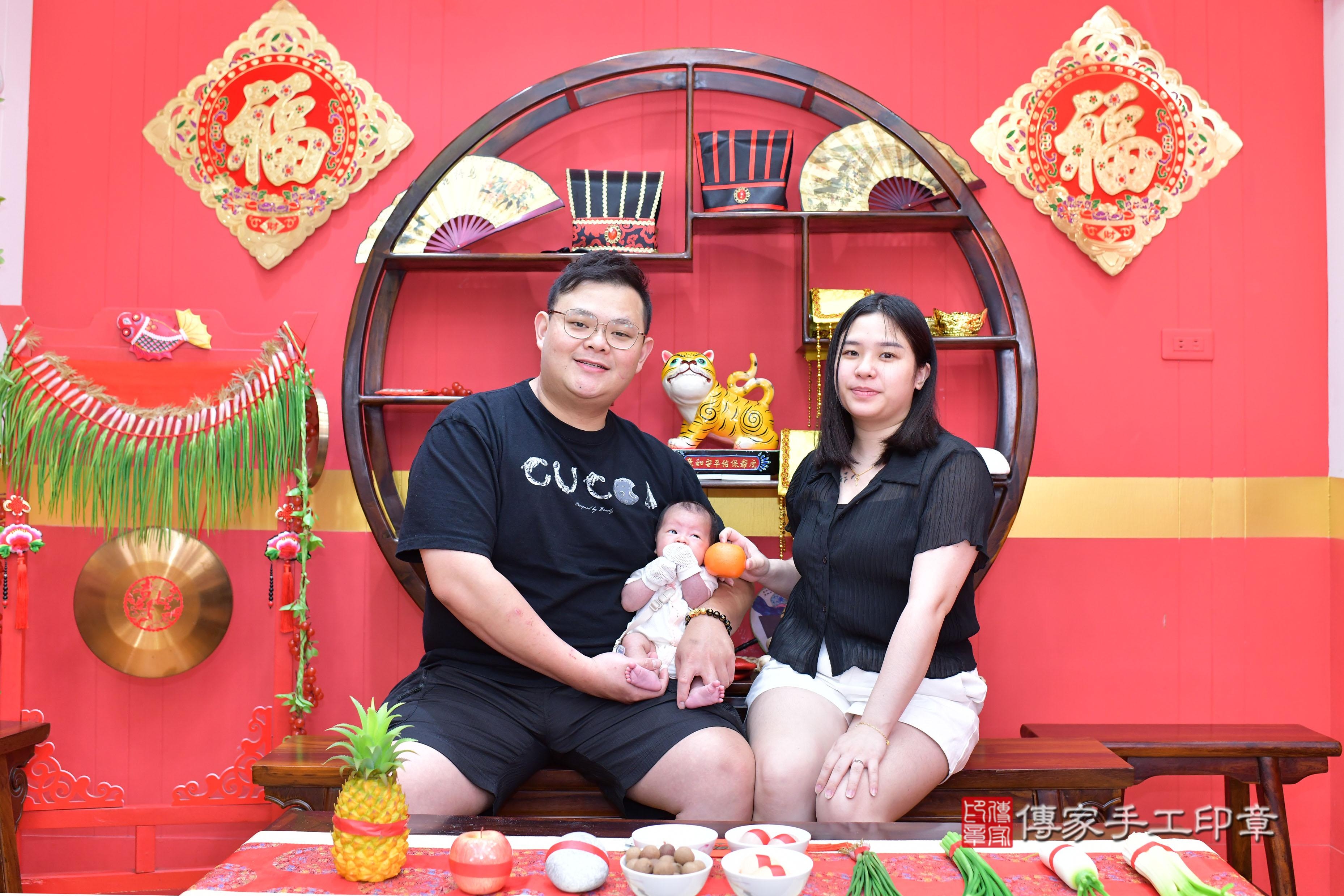 傳家手工印章桃園店、抓周、度脺、美式風會場、傳家嬰兒古禮、吉祥話、抓周道具物品24種、拍照。抓周證書。寶寶抓周、滿周歲、生日快樂、祝福