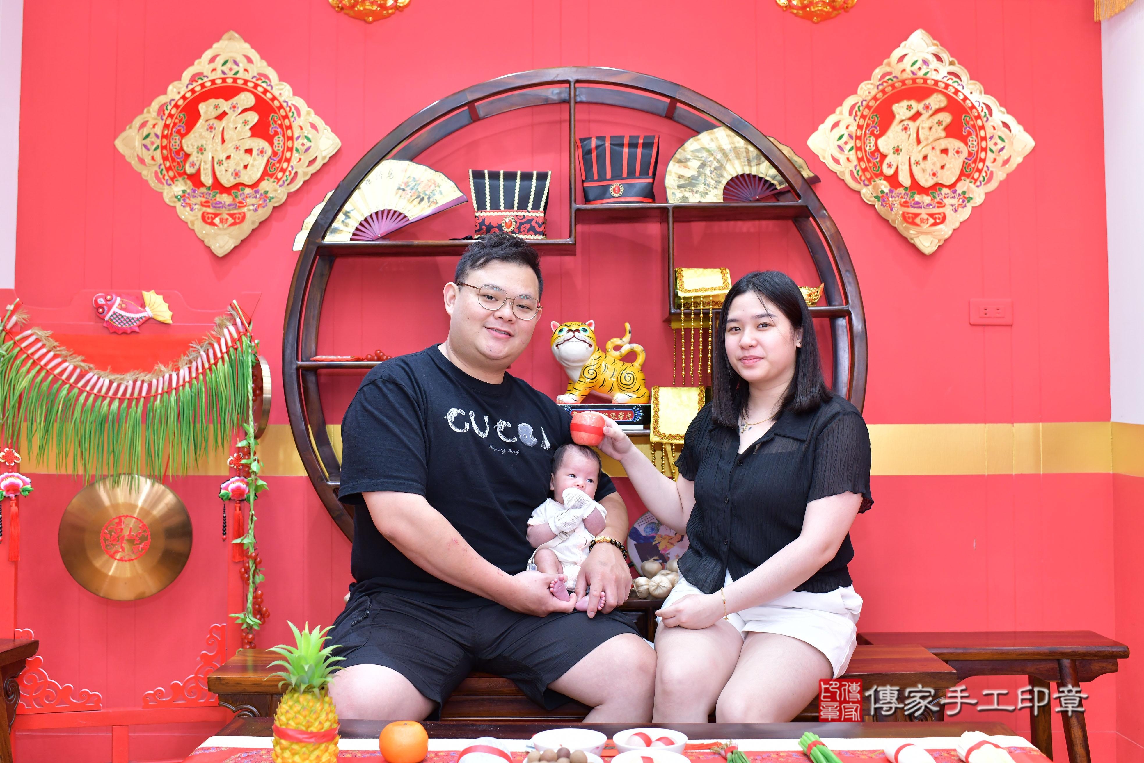 傳家手工印章桃園店、抓周、度脺、美式風會場、傳家嬰兒古禮、吉祥話、抓周道具物品24種、拍照。抓周證書。寶寶抓周、滿周歲、生日快樂、祝福