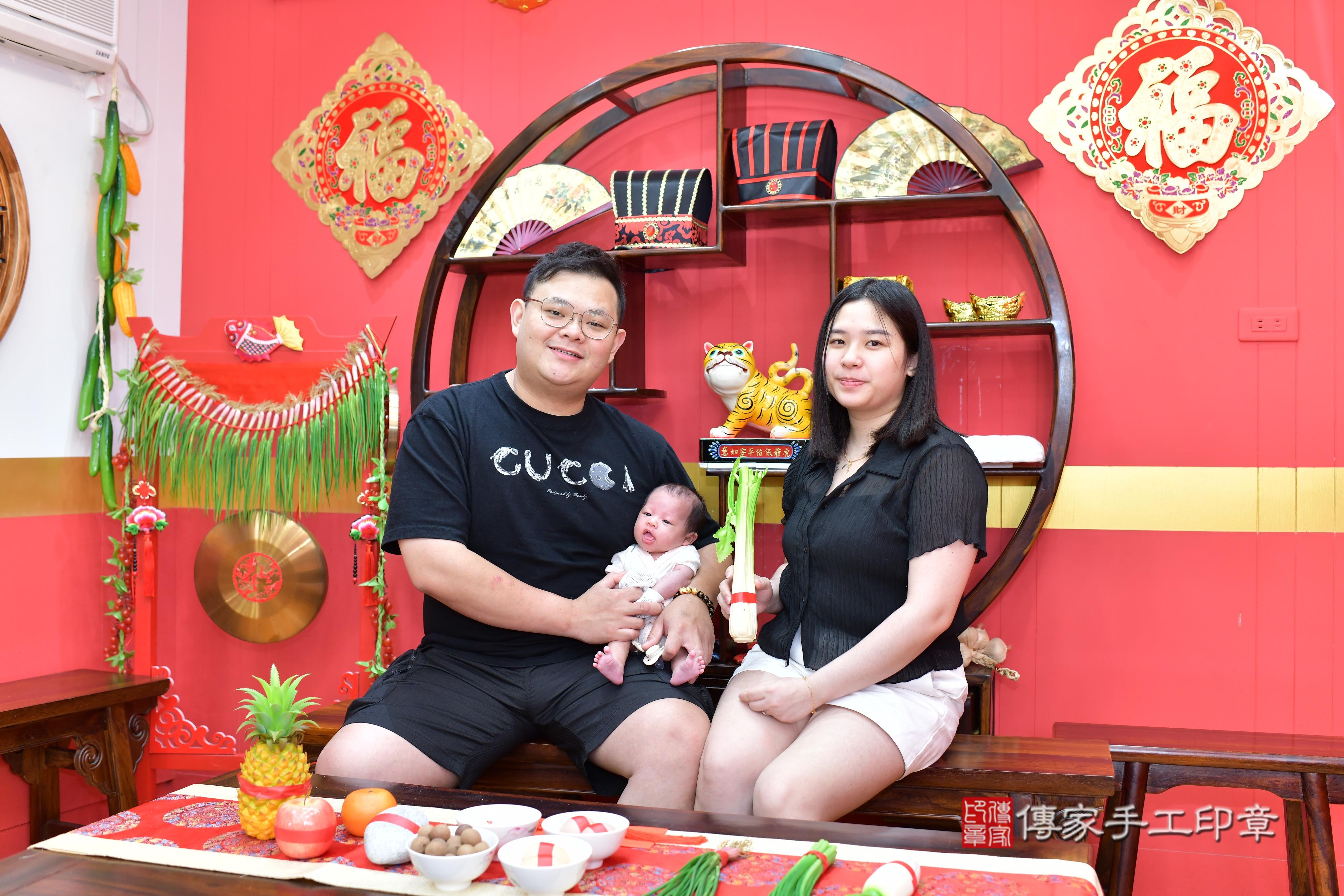 傳家手工印章桃園店、抓周、度脺、美式風會場、傳家嬰兒古禮、吉祥話、抓周道具物品24種、拍照。抓周證書。寶寶抓周、滿周歲、生日快樂、祝福