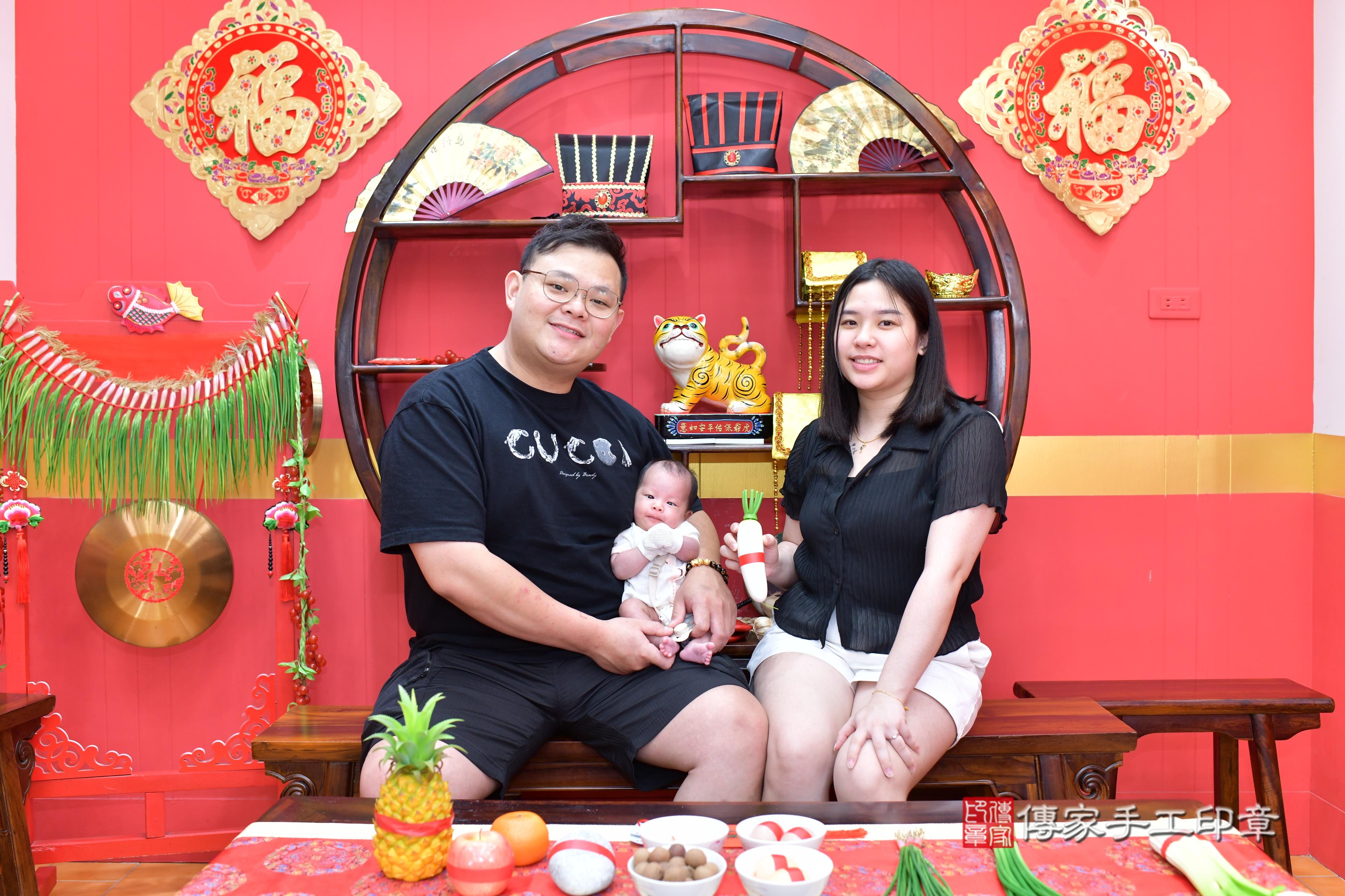 傳家手工印章桃園店、抓周、度脺、美式風會場、傳家嬰兒古禮、吉祥話、抓周道具物品24種、拍照。抓周證書。寶寶抓周、滿周歲、生日快樂、祝福