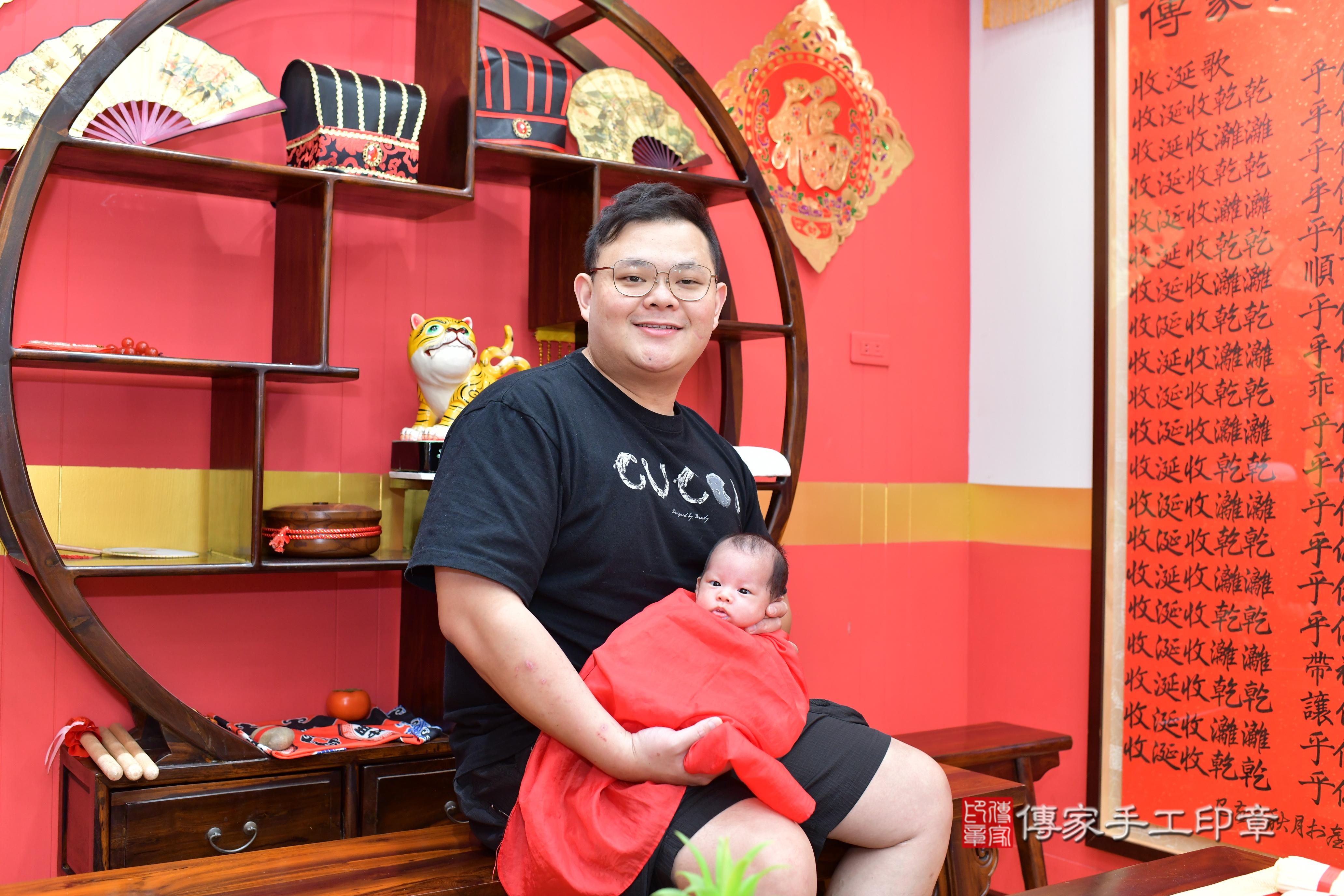傳家手工印章桃園店、抓周、度脺、美式風會場、傳家嬰兒古禮、吉祥話、抓周道具物品24種、拍照。抓周證書。寶寶抓周、滿周歲、生日快樂、祝福