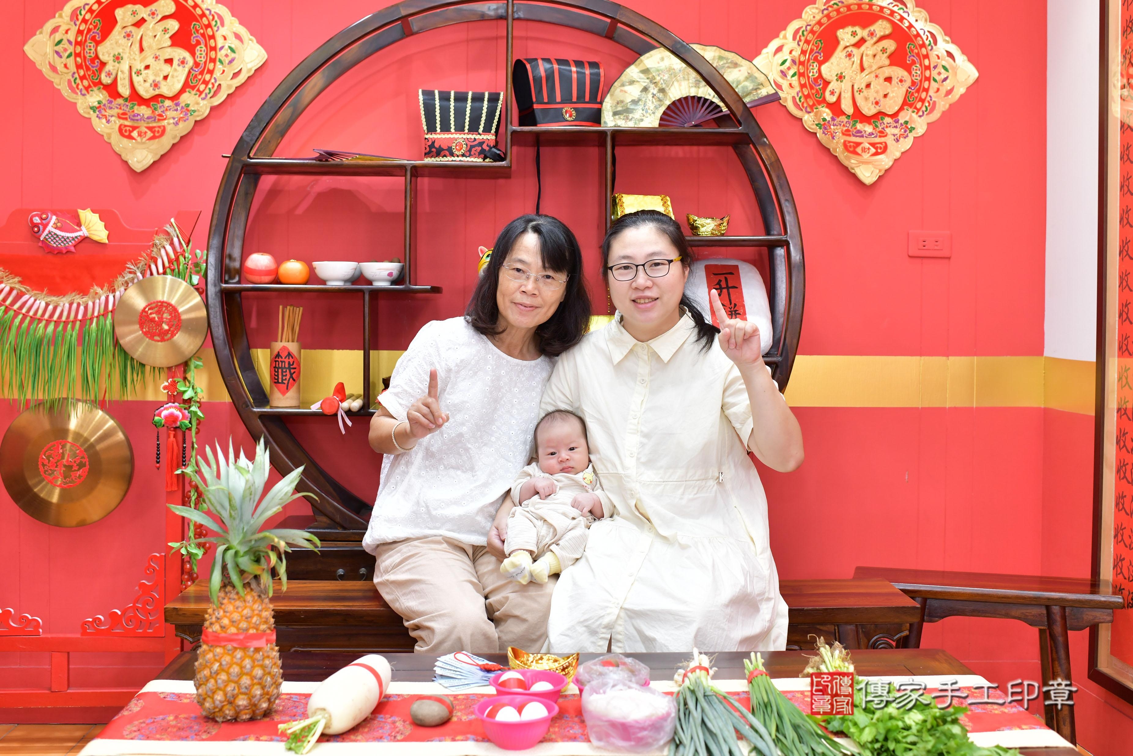 傳家手工印章桃園店、抓周、度脺、美式風會場、傳家嬰兒古禮、吉祥話、抓周道具物品24種、拍照。抓周證書。寶寶抓周、滿周歲、生日快樂、祝福